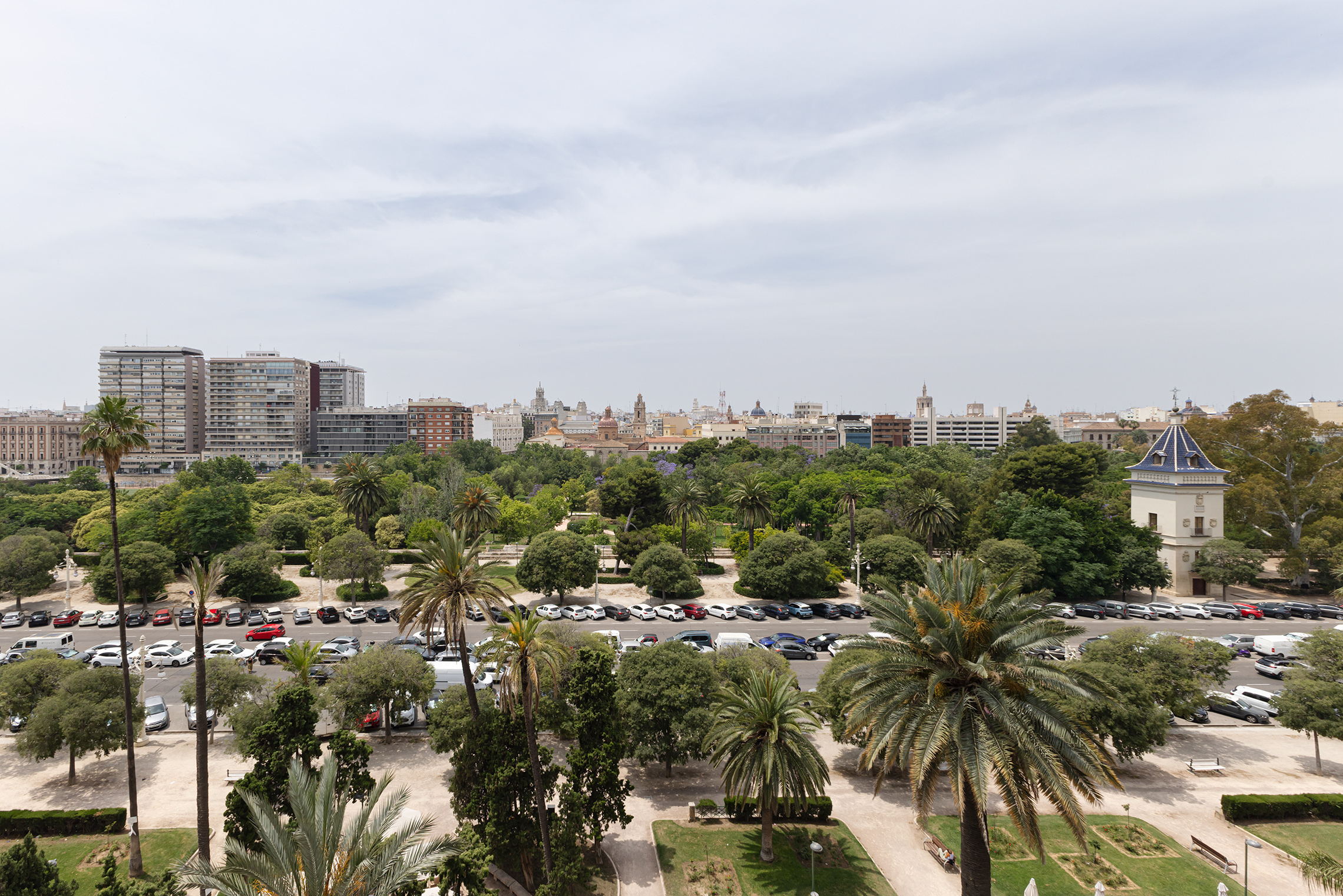 Ruim appartement met uitzicht op de Paseo de Alameda in Valencia