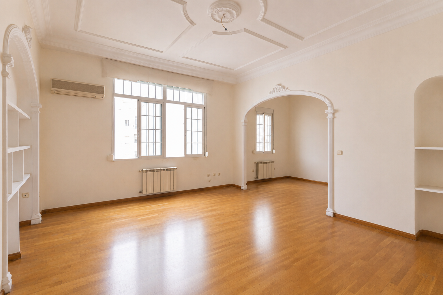 Ruim appartement met uitzicht op de Paseo de Alameda in Valencia