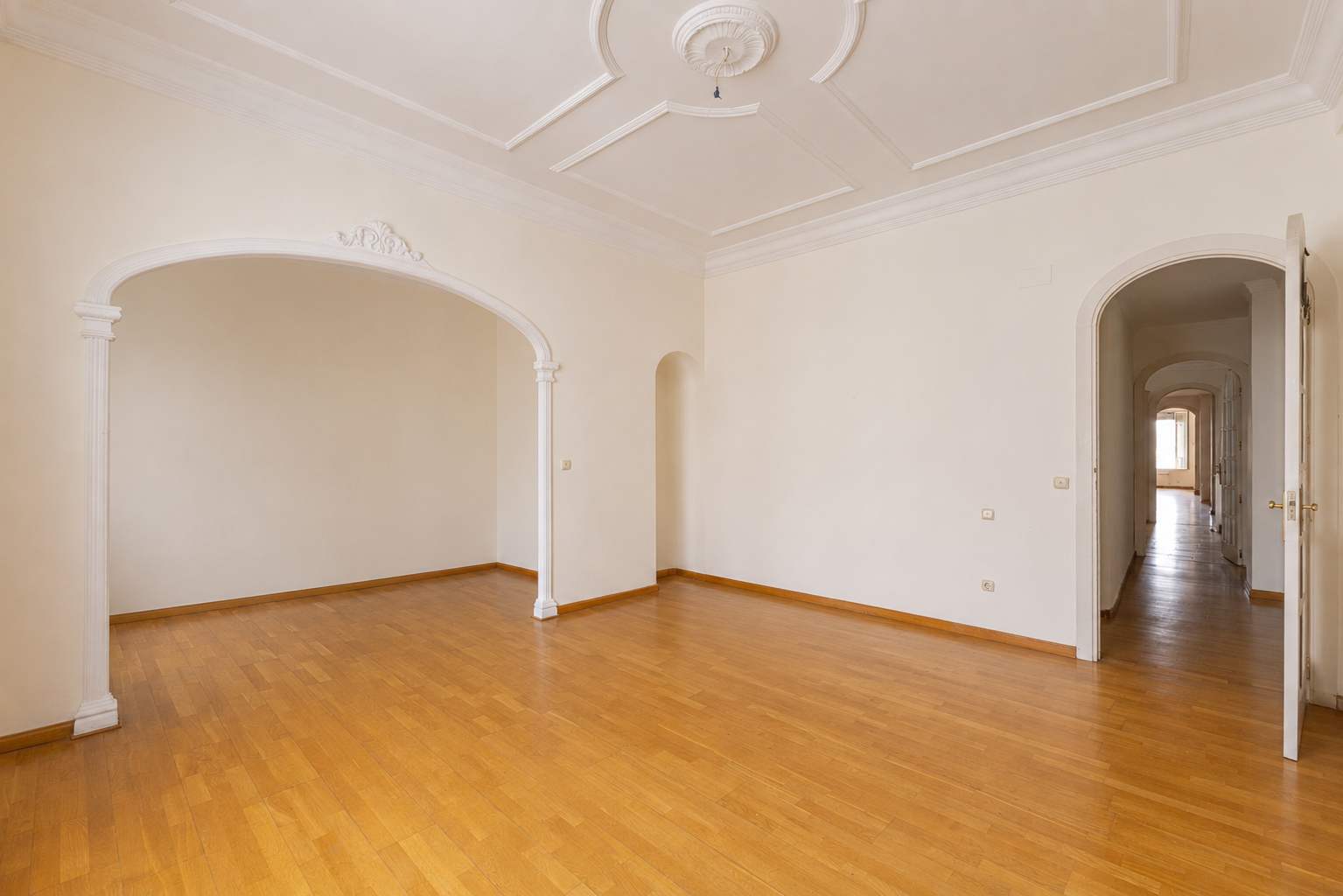 Ruim appartement met uitzicht op de Paseo de Alameda in Valencia