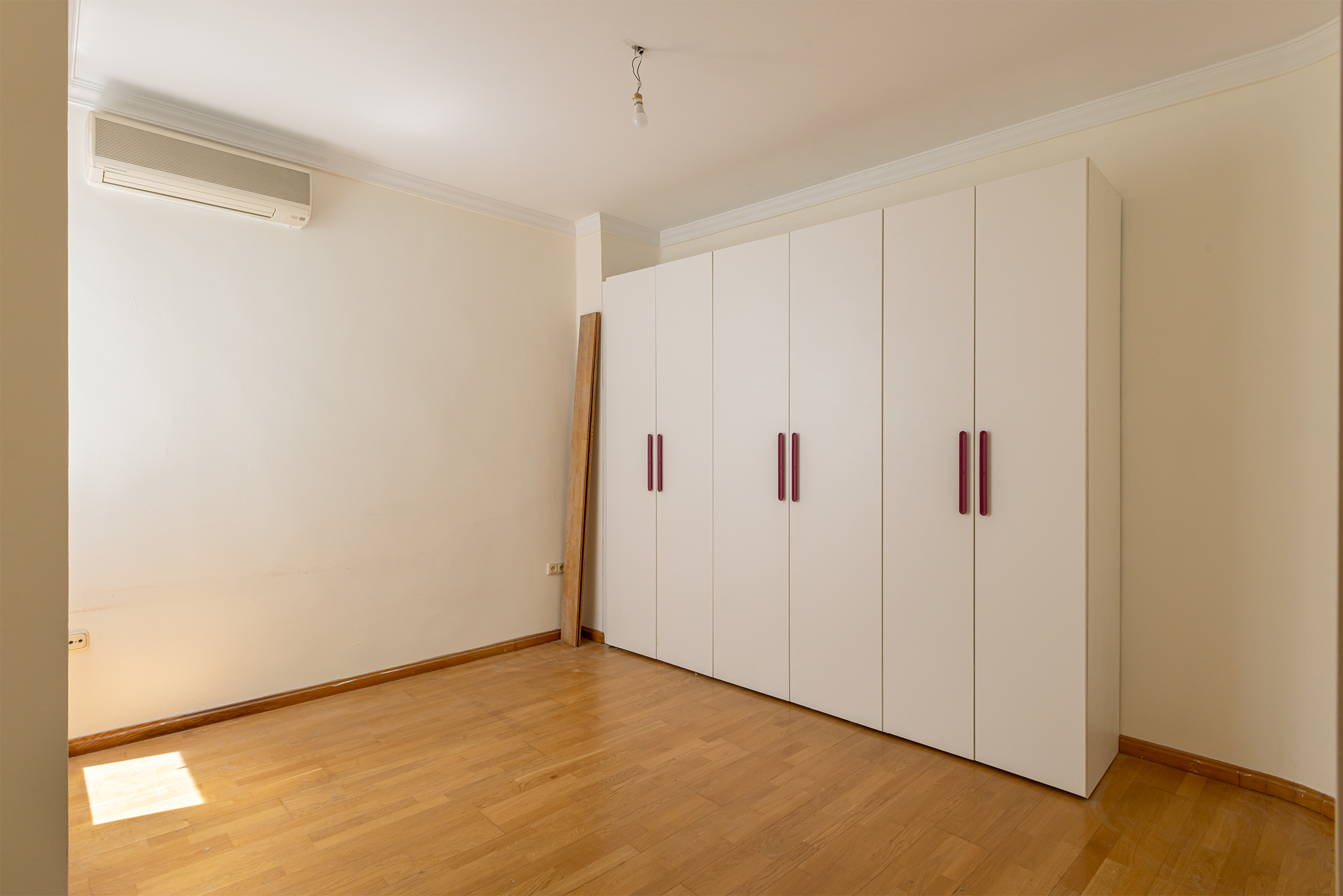 Ruim appartement met uitzicht op de Paseo de Alameda in Valencia
