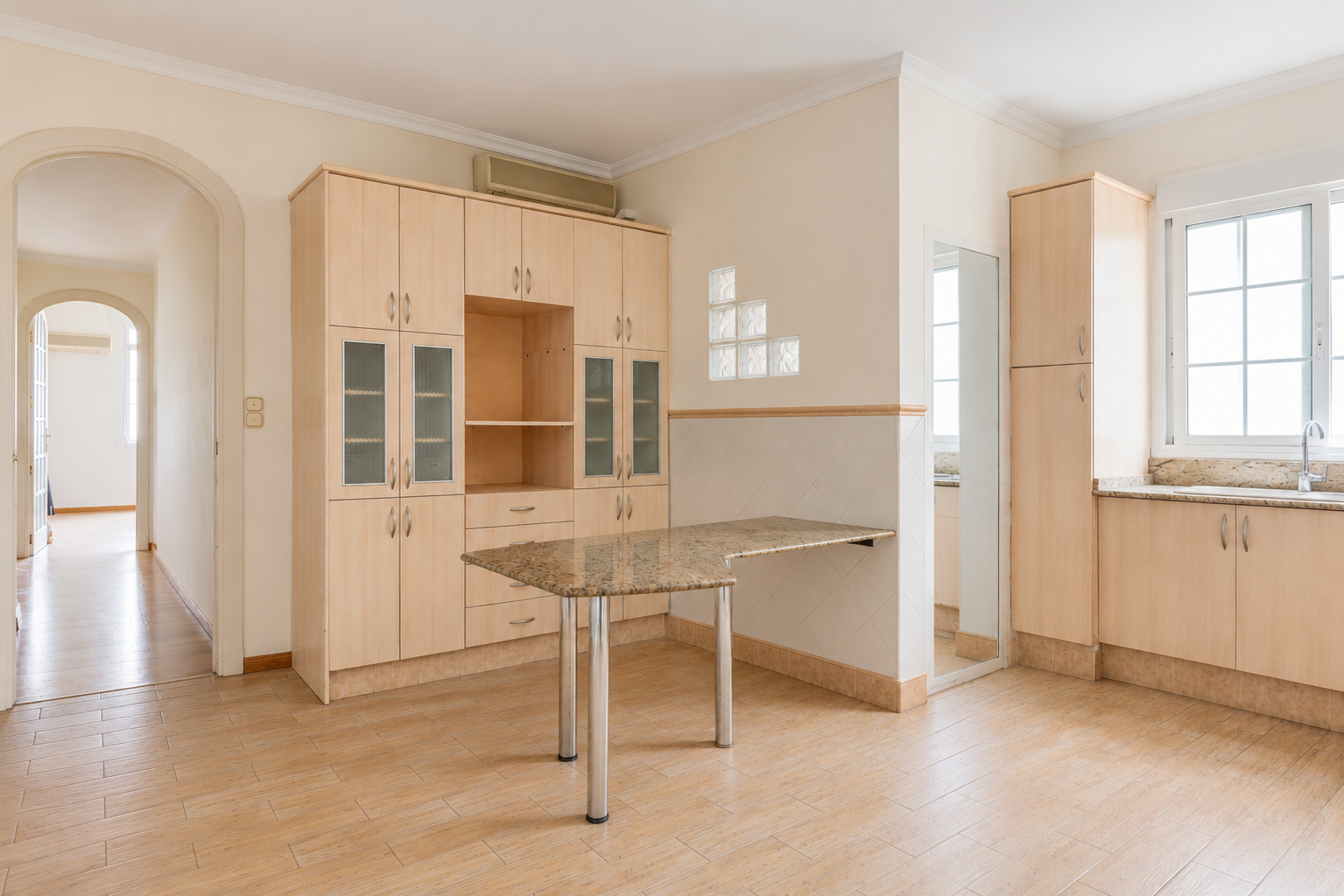 Ruim appartement met uitzicht op de Paseo de Alameda in Valencia