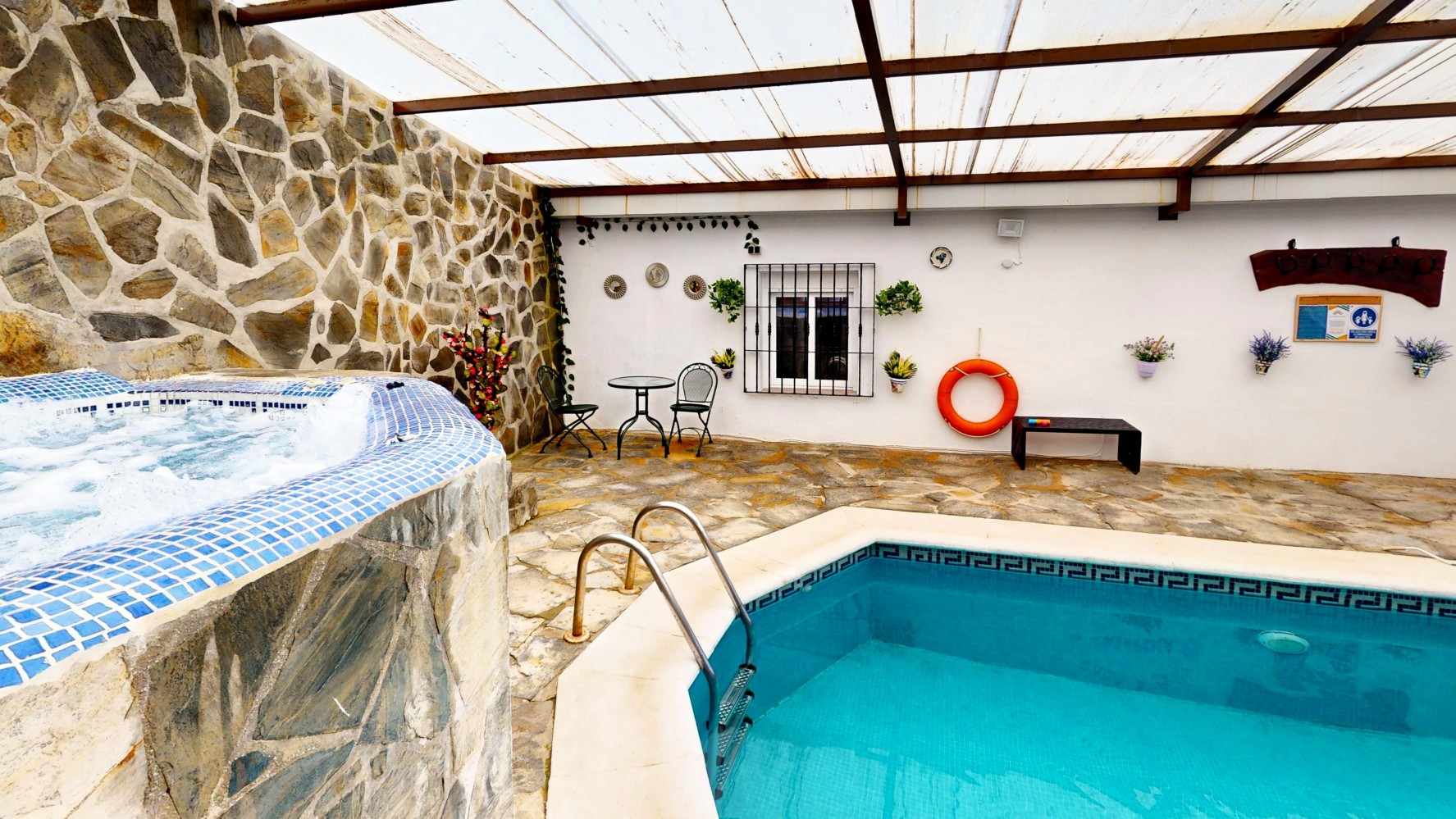 DP-26-6296-1 Villa te koop in Sayalonga