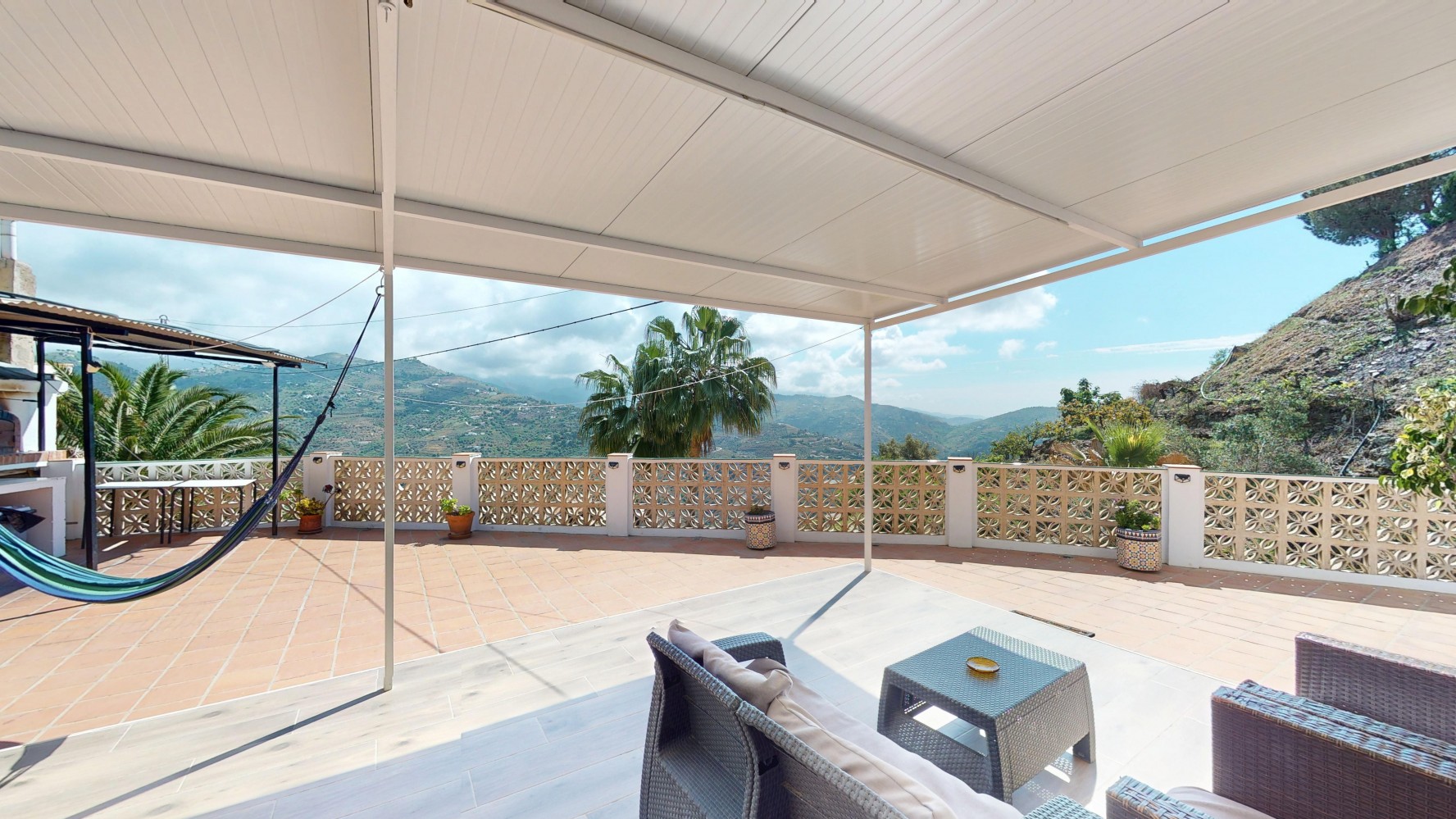 DP-26-6296-22 Villa te koop in Sayalonga