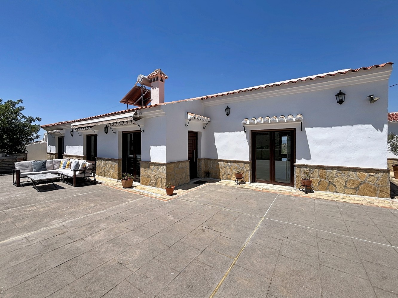 Ruime bergvilla met gastenverblijf en spectaculair uitzicht in Canillas de Aceituno