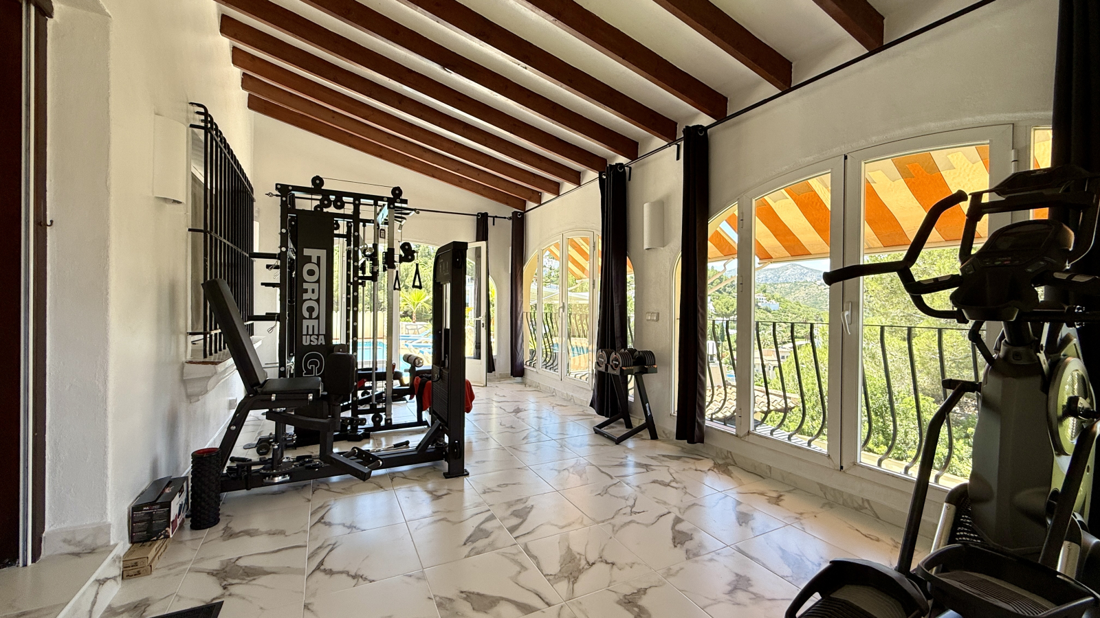 Villa op ruim perceel en schitterend uitzicht in Pego