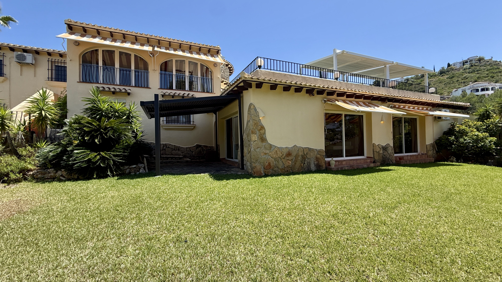 Villa op ruim perceel en schitterend uitzicht in Pego