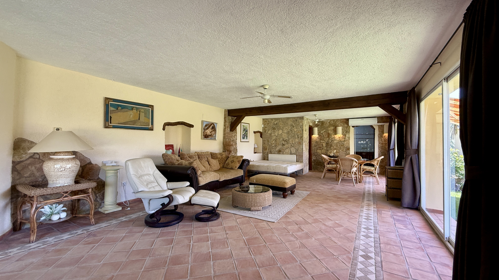 Villa op ruim perceel en schitterend uitzicht in Pego