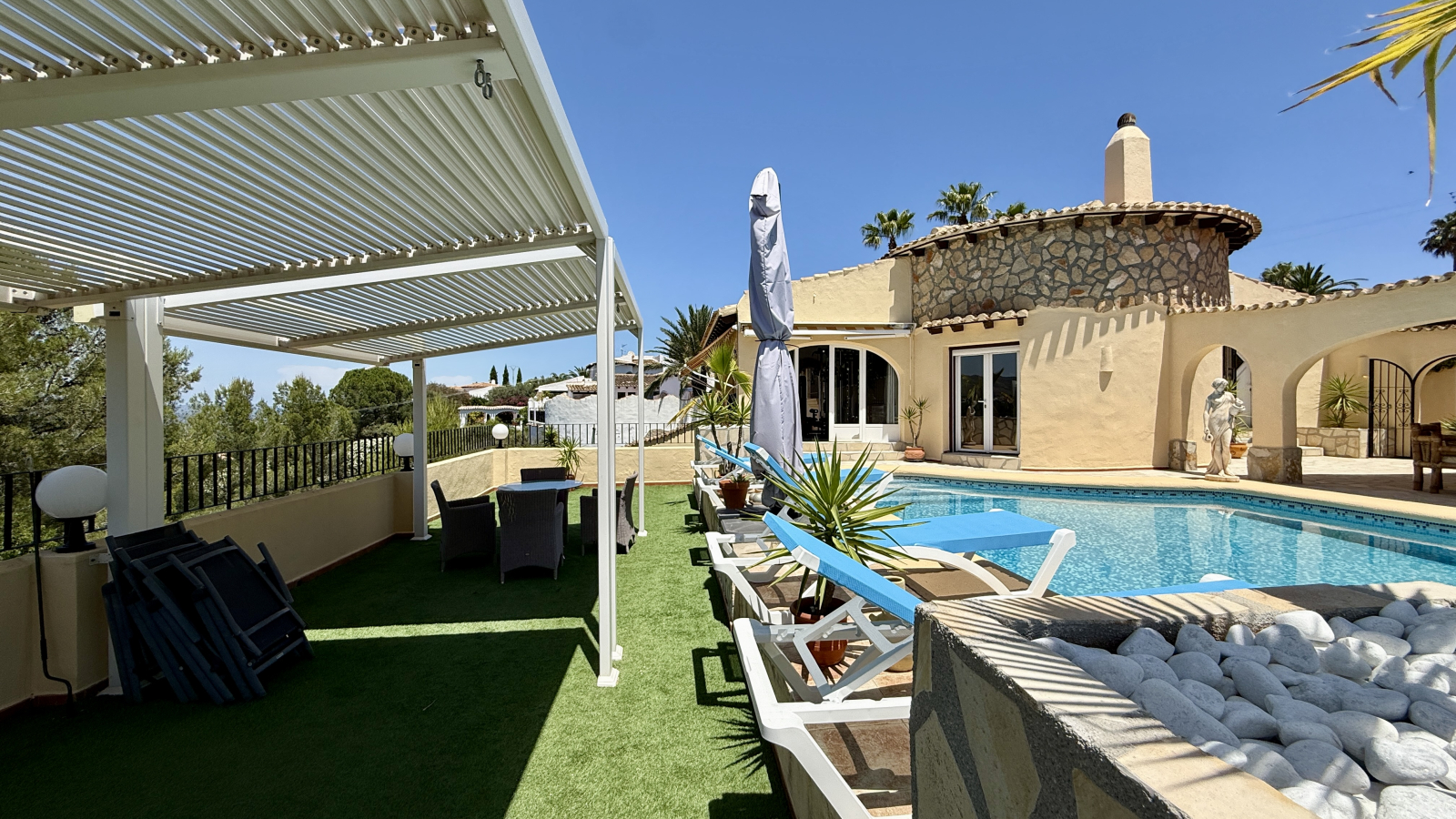 Villa op ruim perceel en schitterend uitzicht in Pego