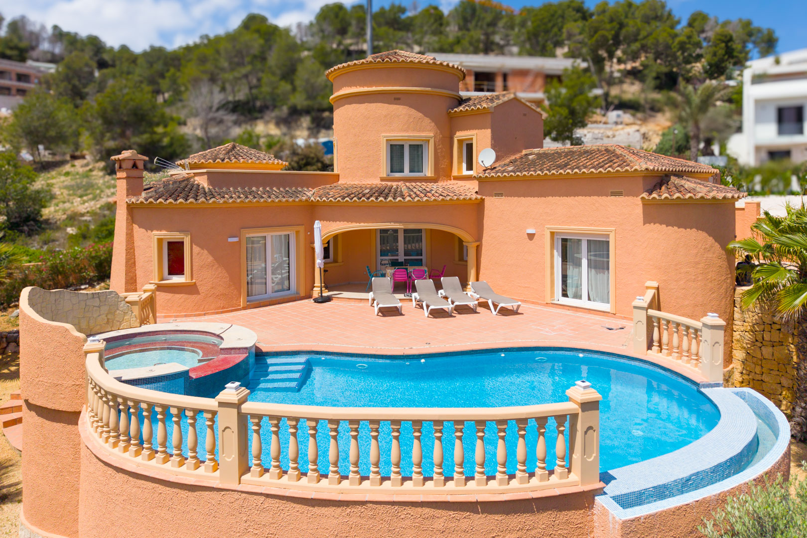 Traditionele villa met zeezicht te koop in Javea