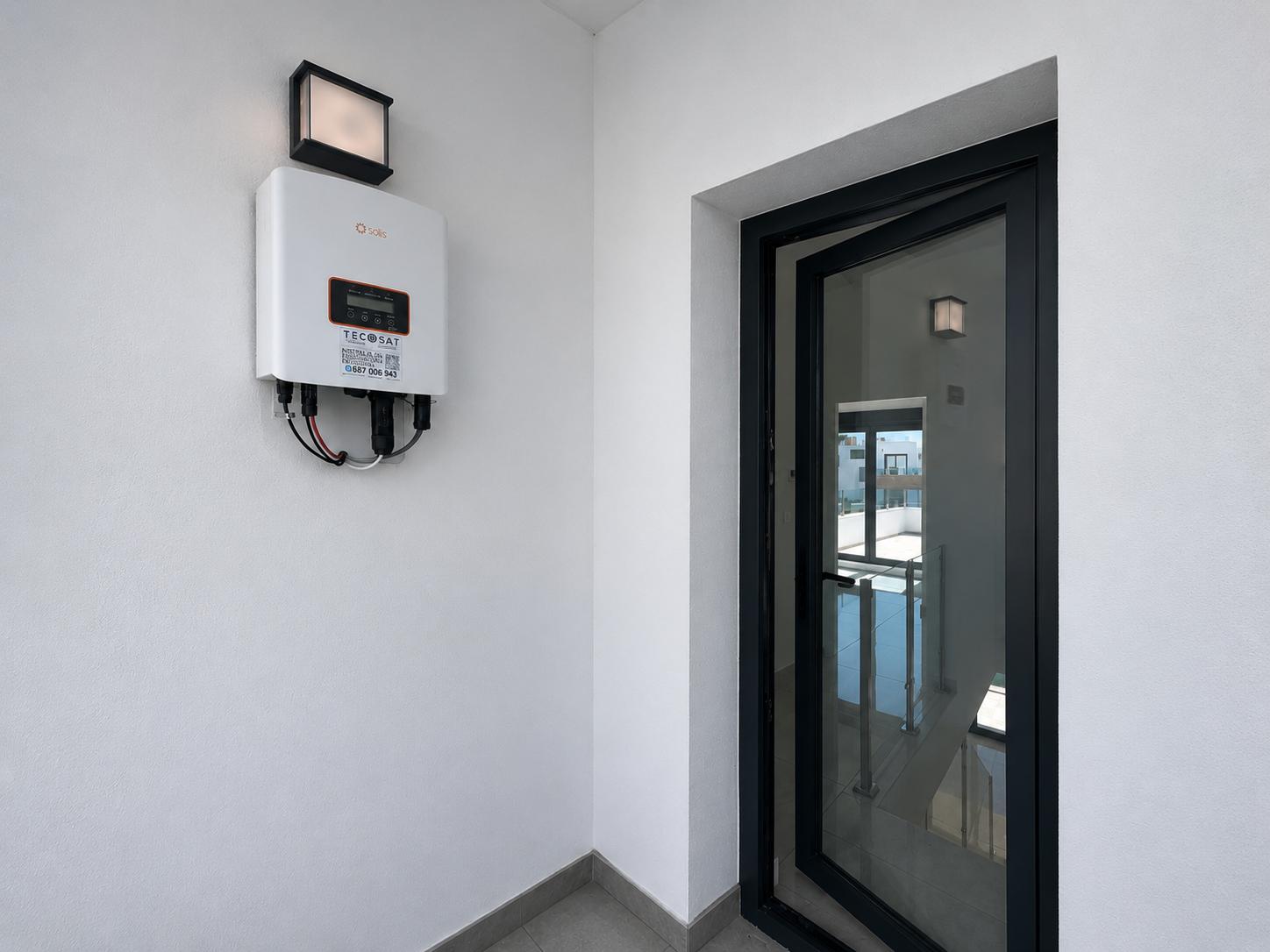 Instapklare moderne villa te koop in Polop