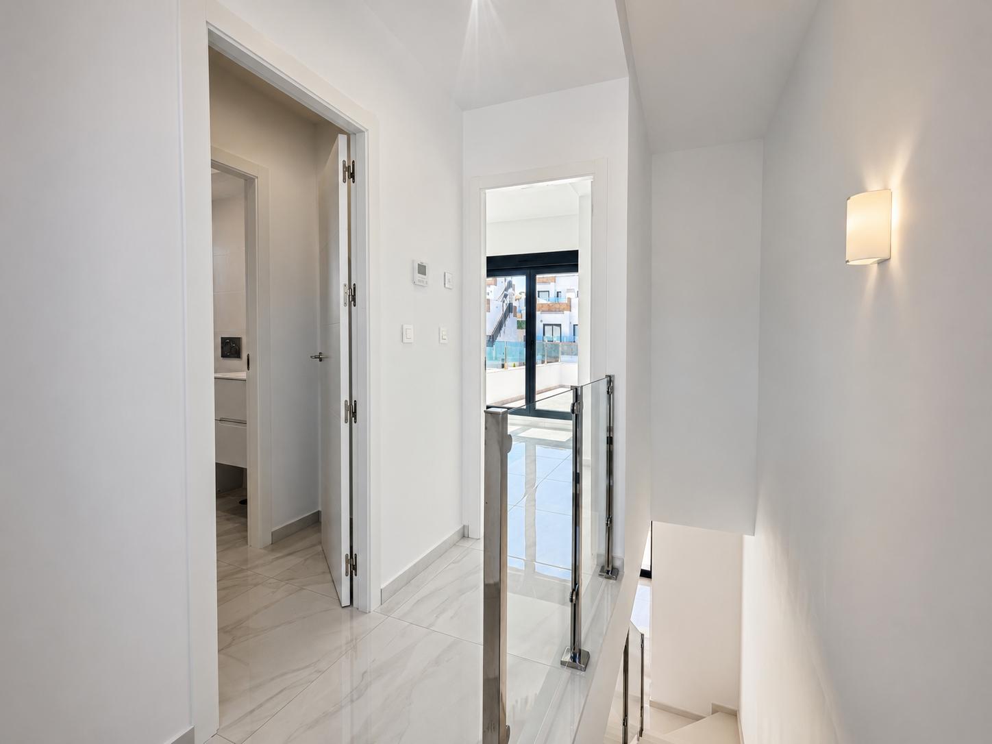 Instapklare moderne villa te koop in Polop