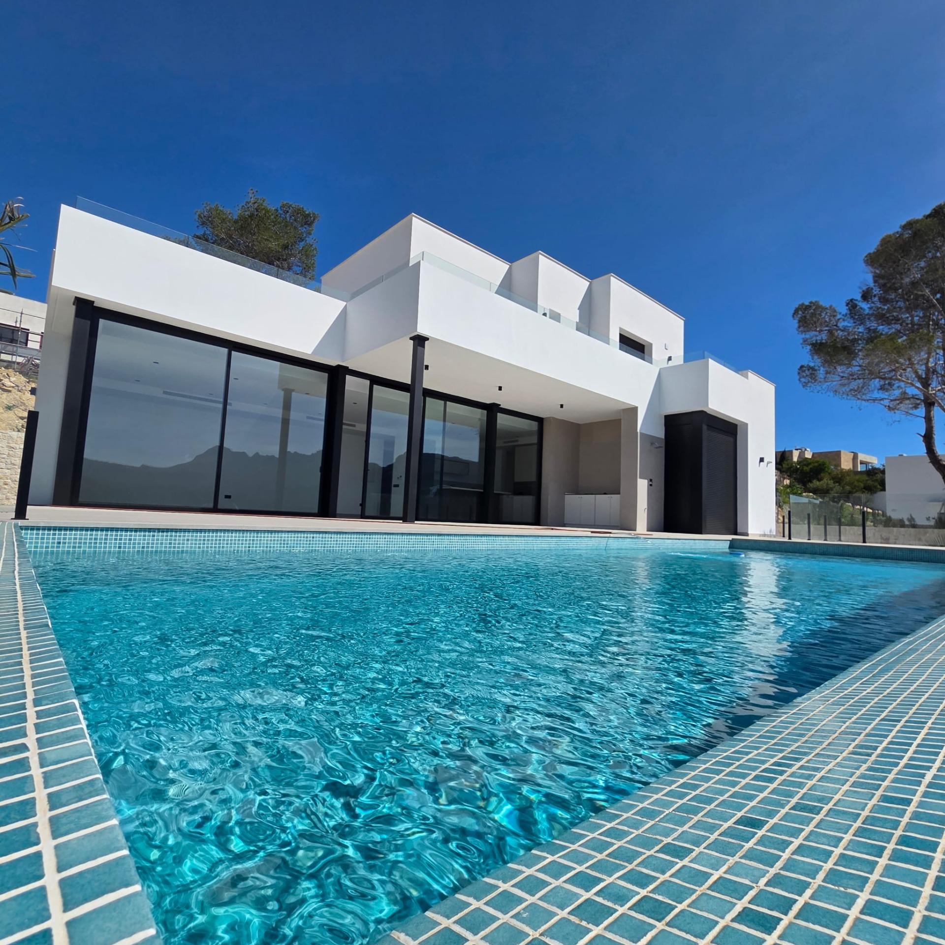 Moderne nieuwbouw villa met vrij uitzicht in Calpe