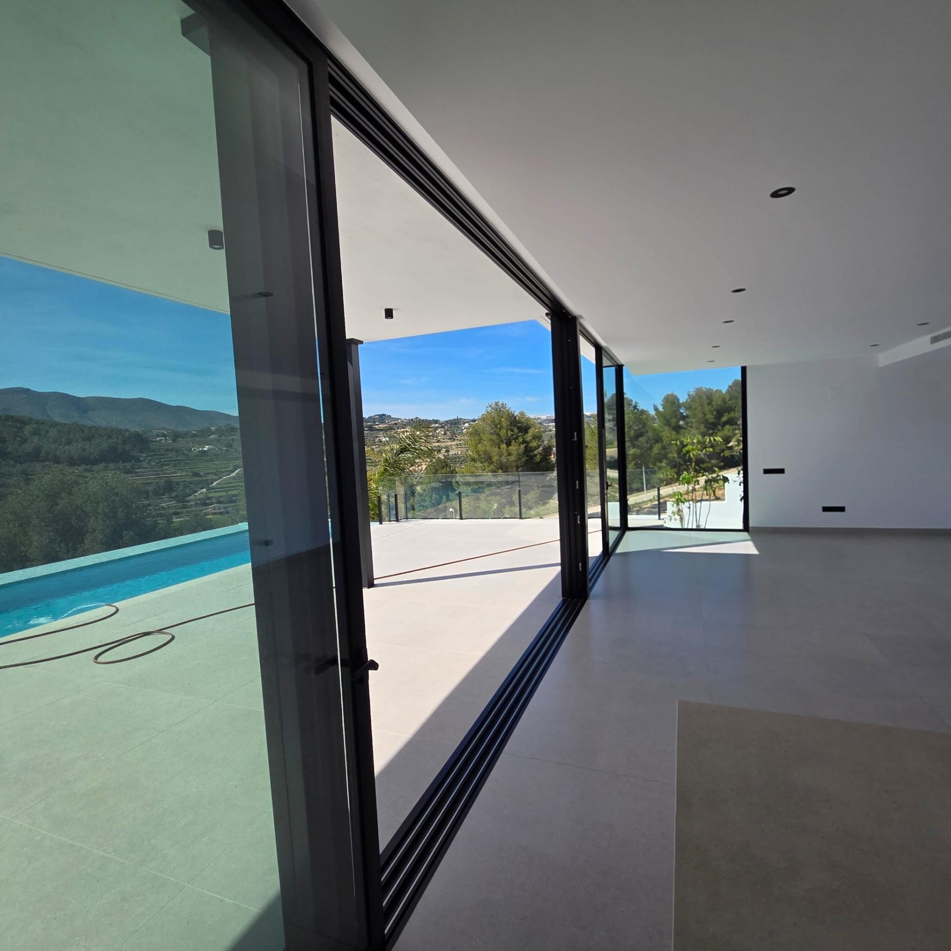 Moderne nieuwbouw villa met vrij uitzicht in Calpe