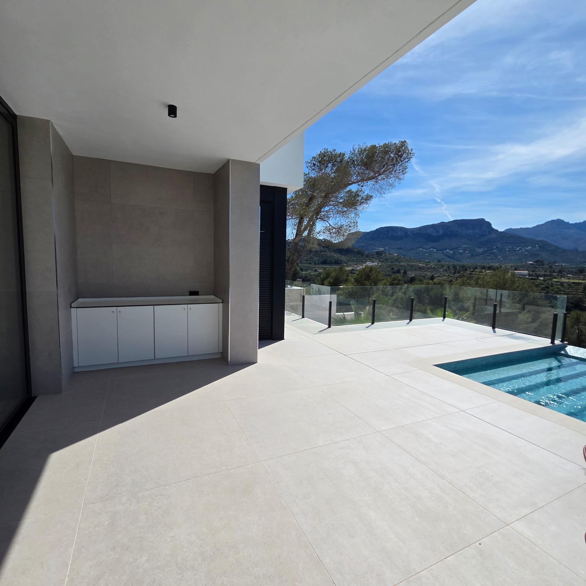 Moderne nieuwbouw villa met vrij uitzicht in Calpe