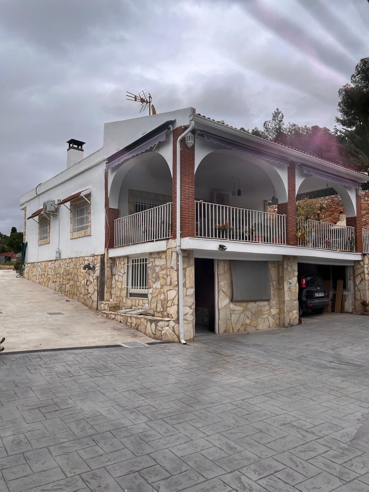 Villa te koop in Lliria