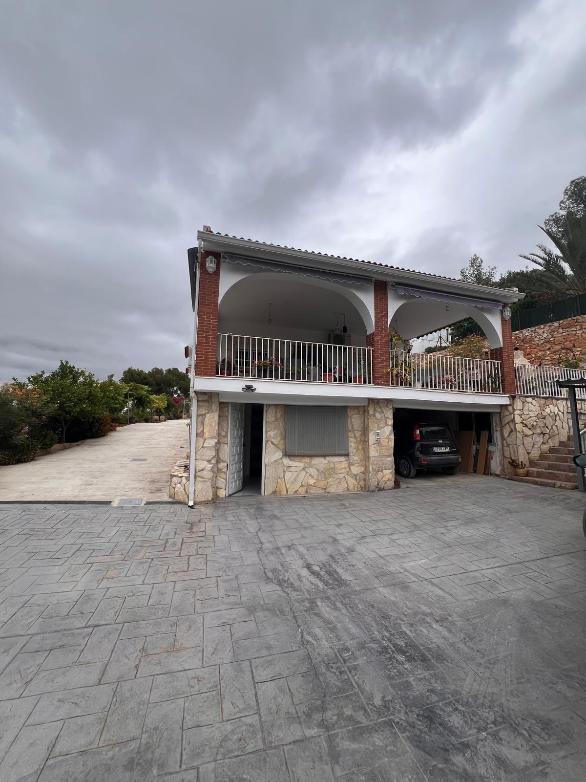 Villa te koop in Lliria