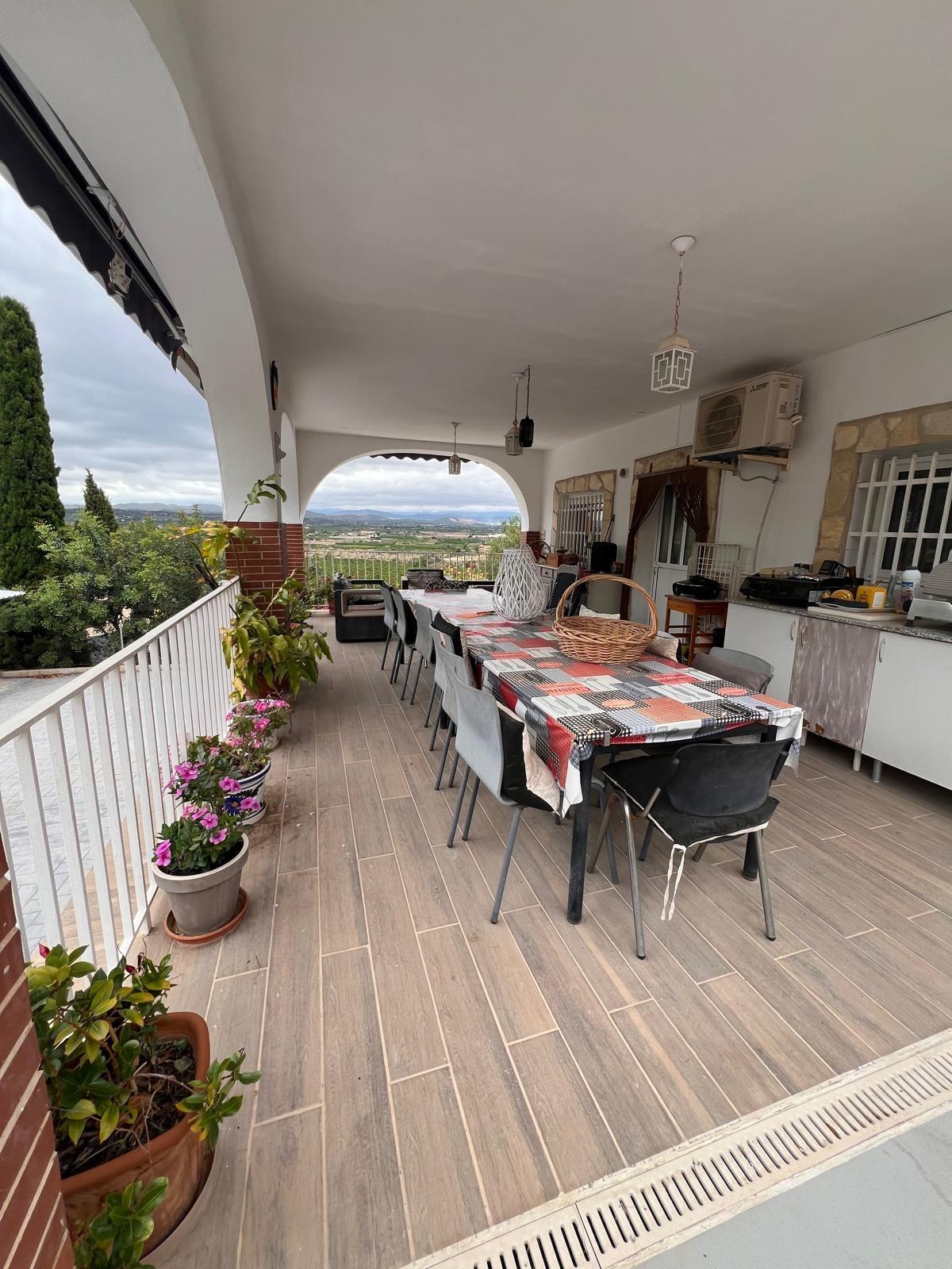Villa te koop in Lliria