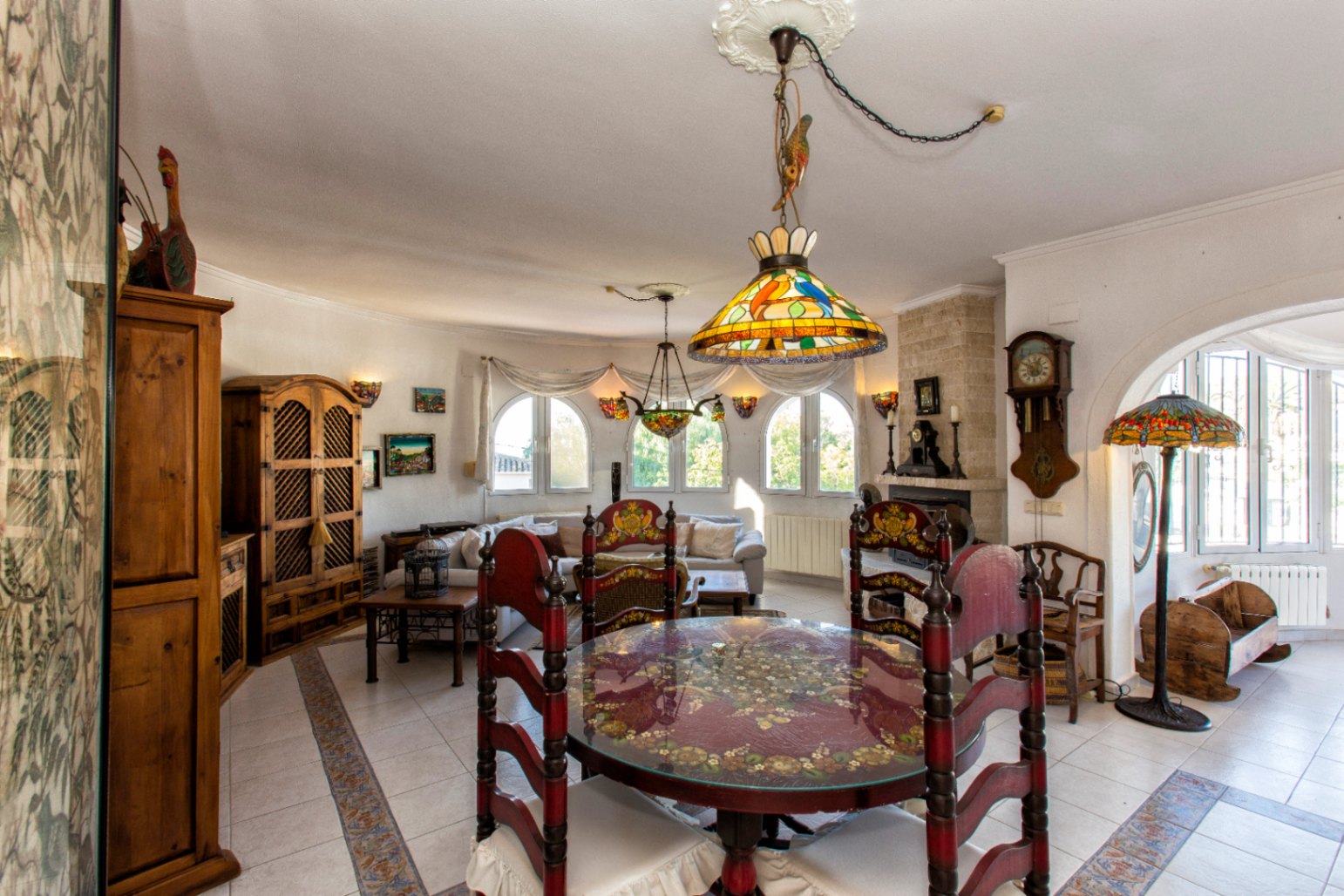 Ruime traditionele villa met zeezicht en gastenverblijf in Benissa