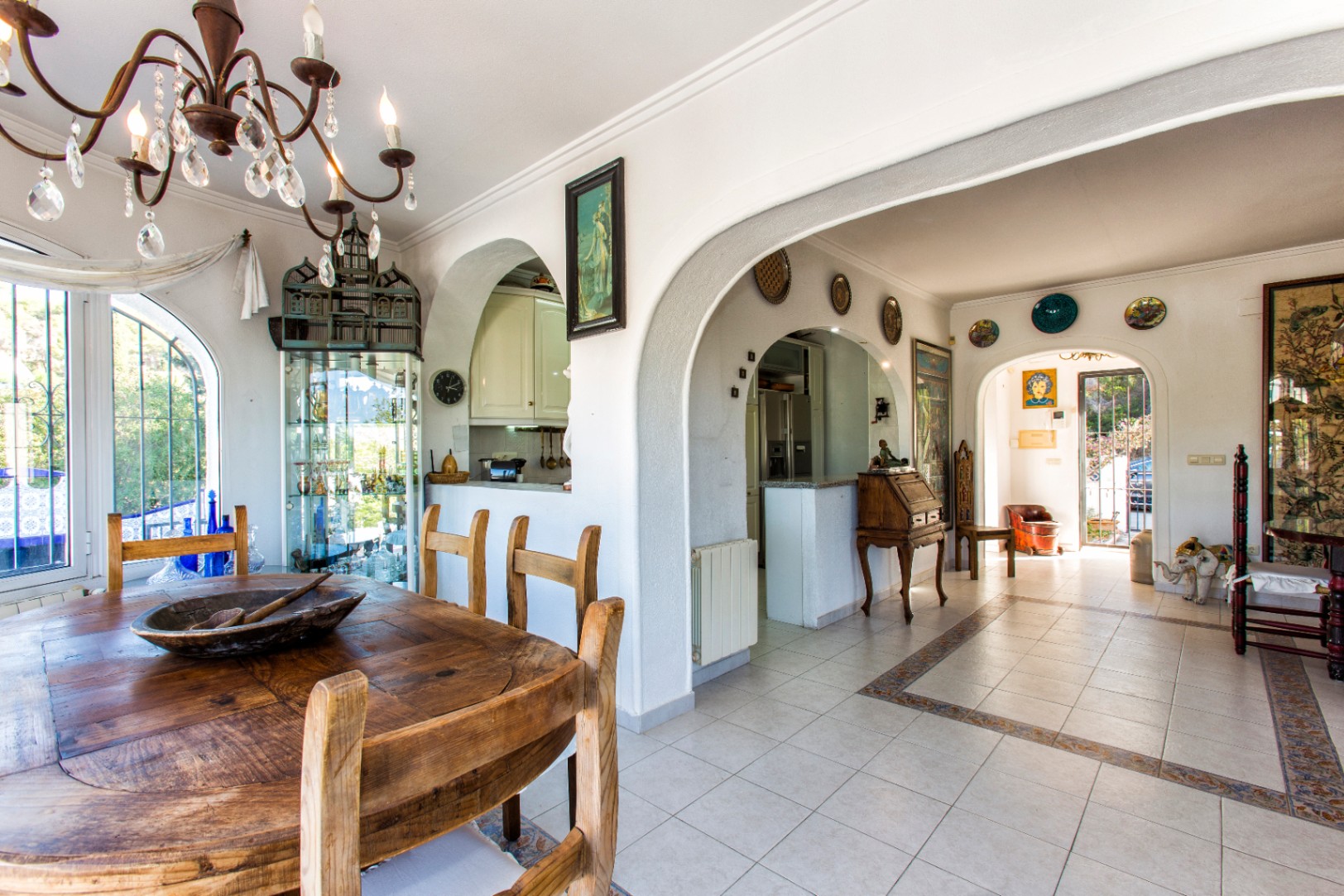 Ruime traditionele villa met zeezicht en gastenverblijf in Benissa