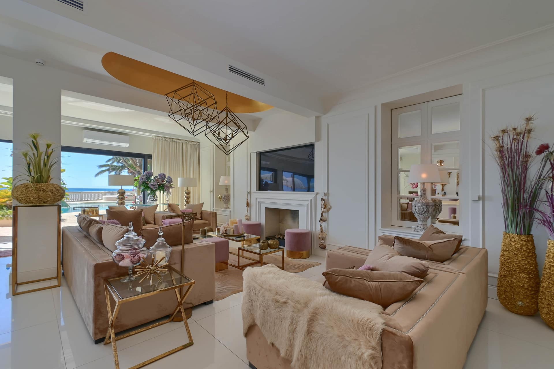 Ultieme strandvilla direct aan het strand in Moraira