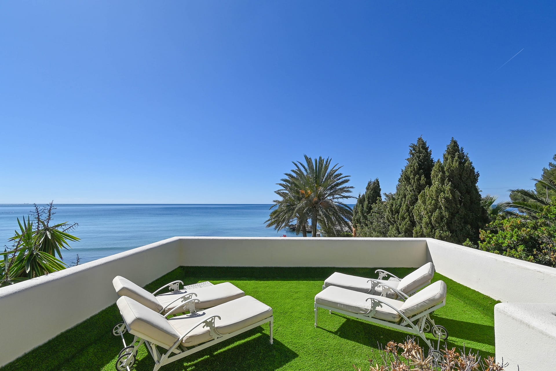 Ultieme strandvilla direct aan het strand in Moraira