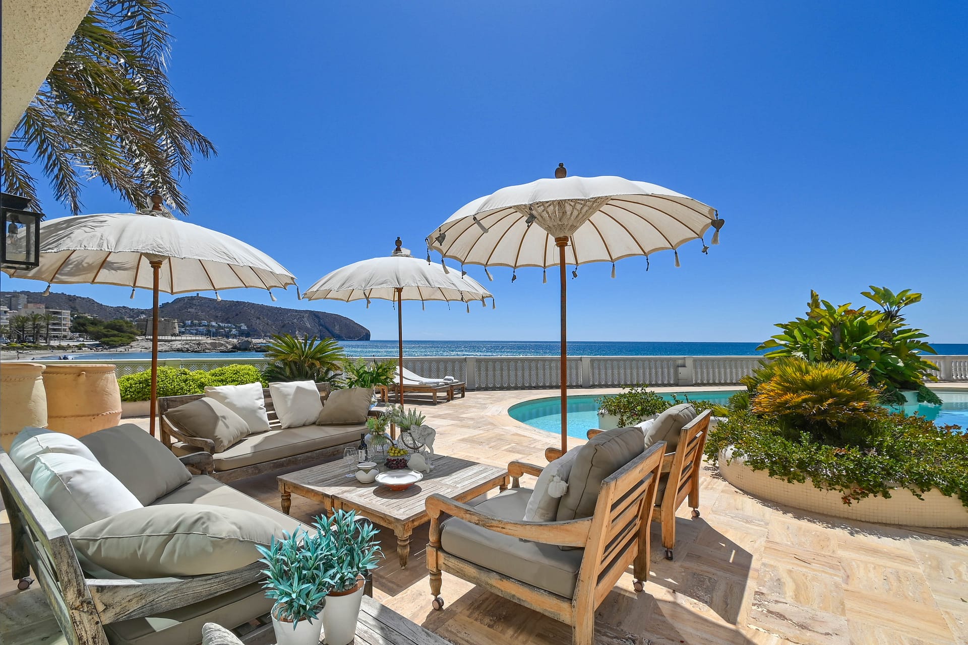 Ultieme strandvilla direct aan het strand in Moraira