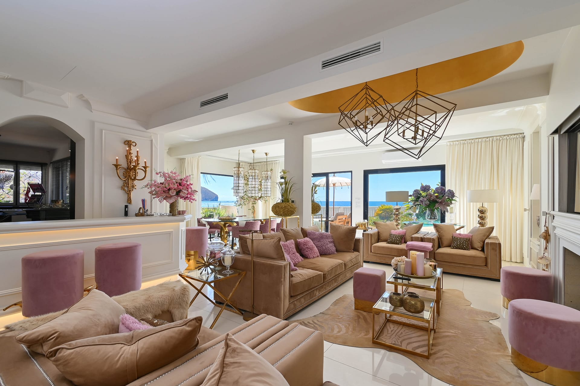 Ultieme strandvilla direct aan het strand in Moraira