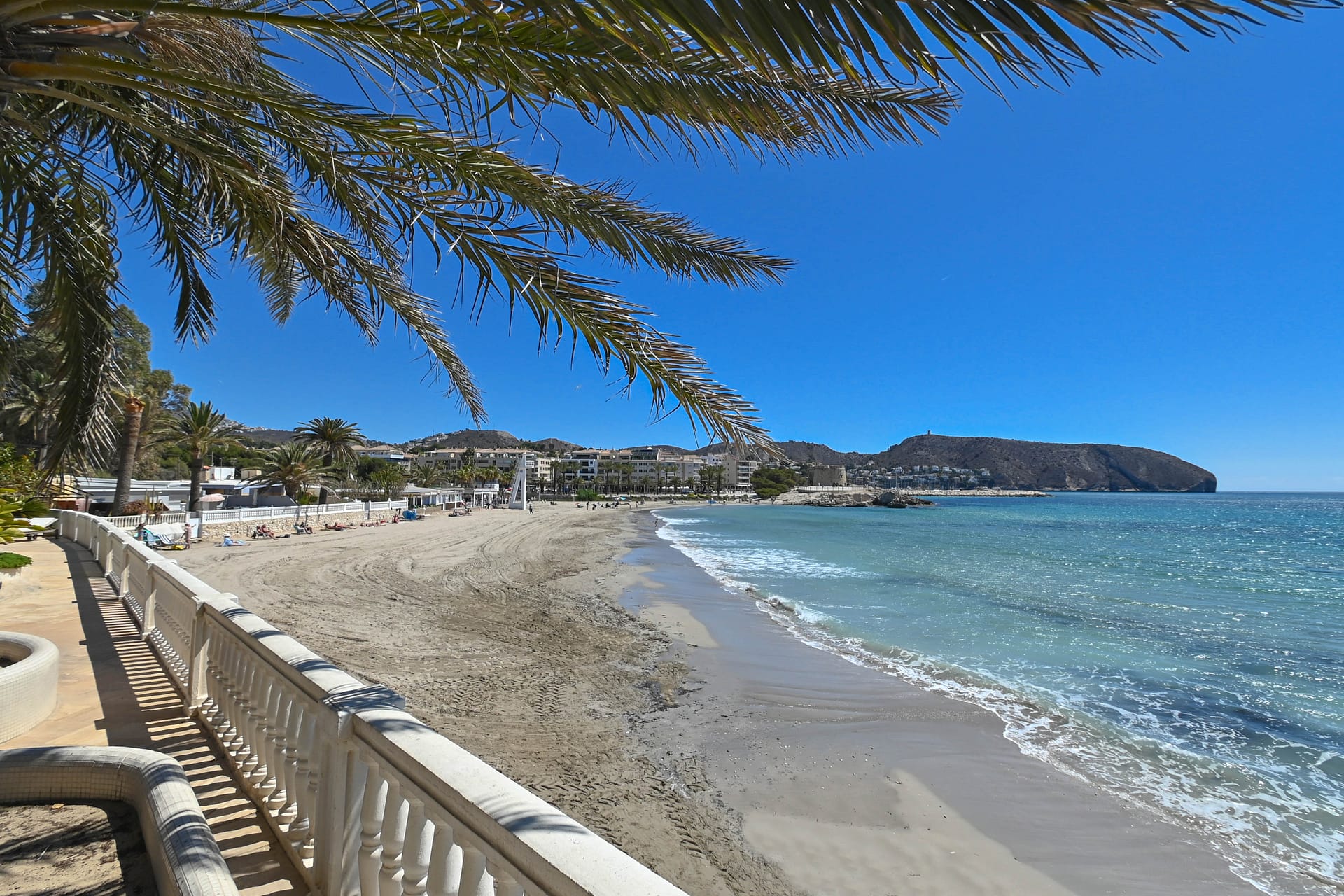 Ultieme strandvilla direct aan het strand in Moraira