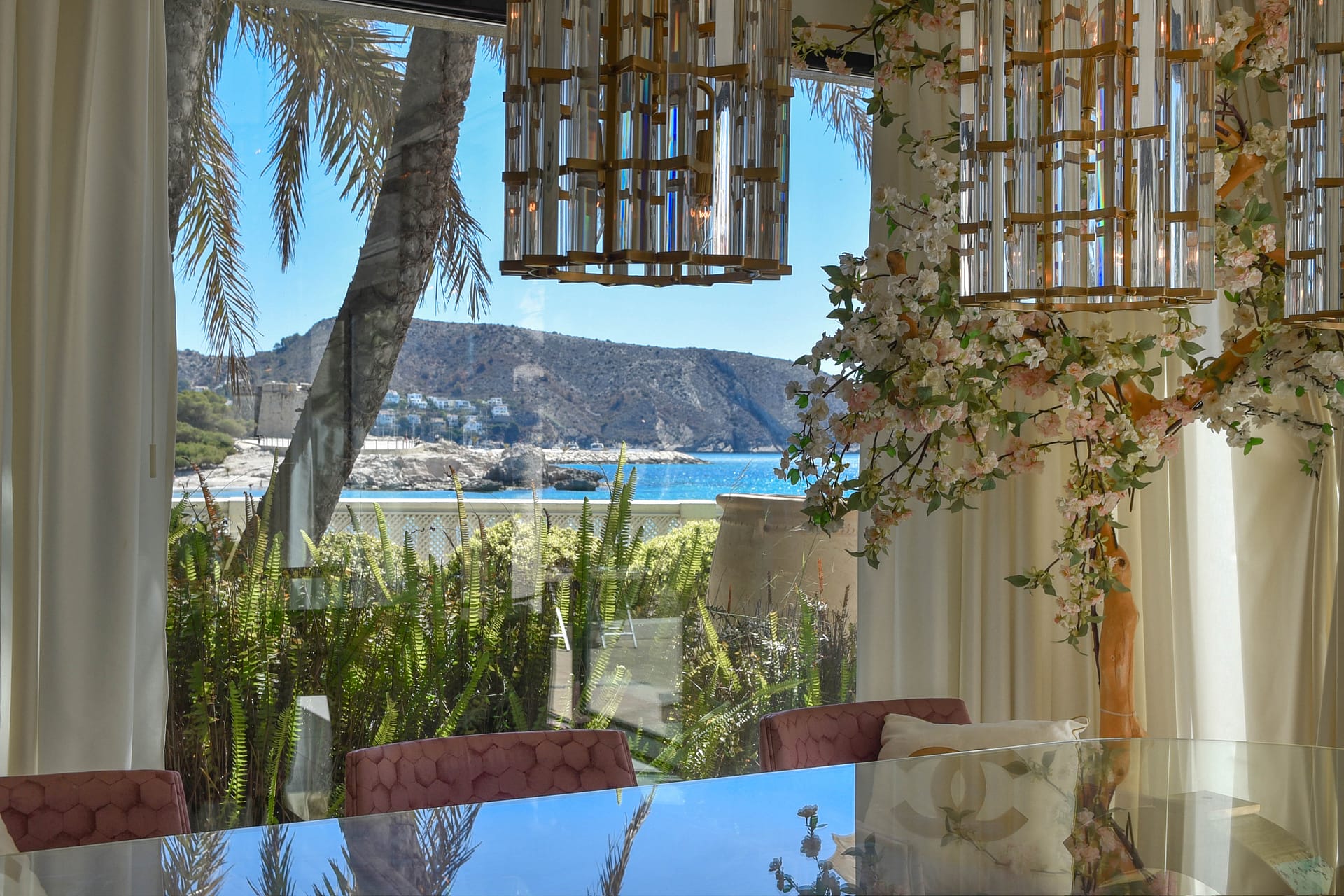 Ultieme strandvilla direct aan het strand in Moraira