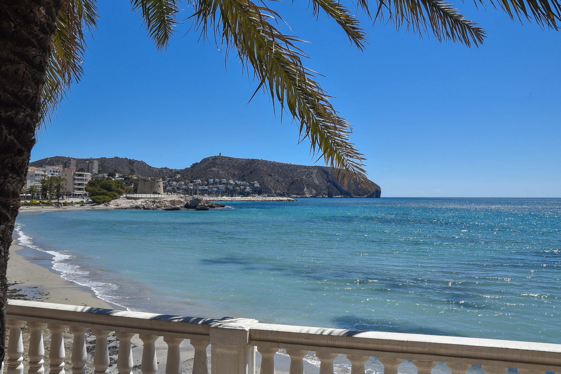 Ultieme strandvilla direct aan het strand in Moraira