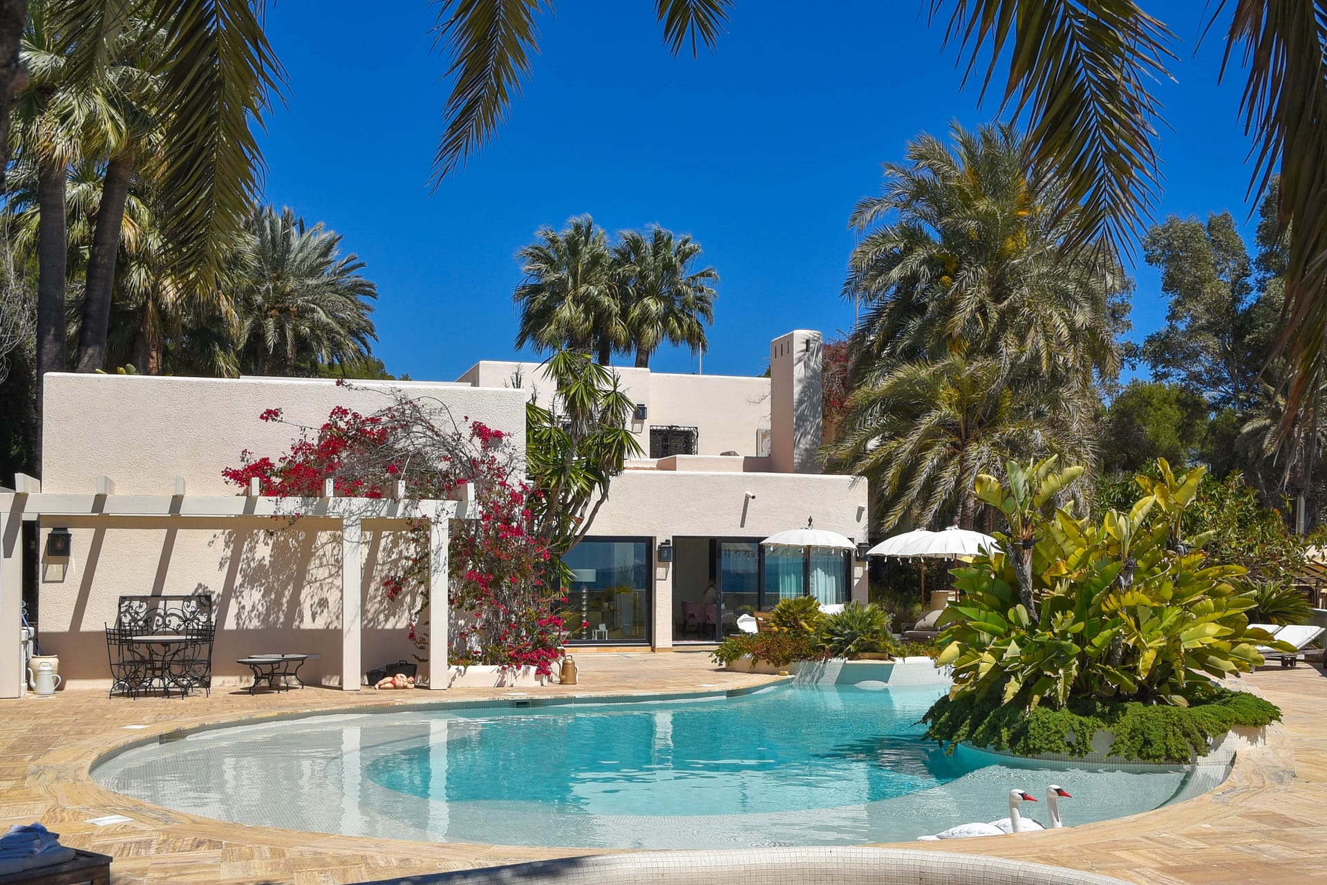 Ultieme strandvilla direct aan het strand in Moraira