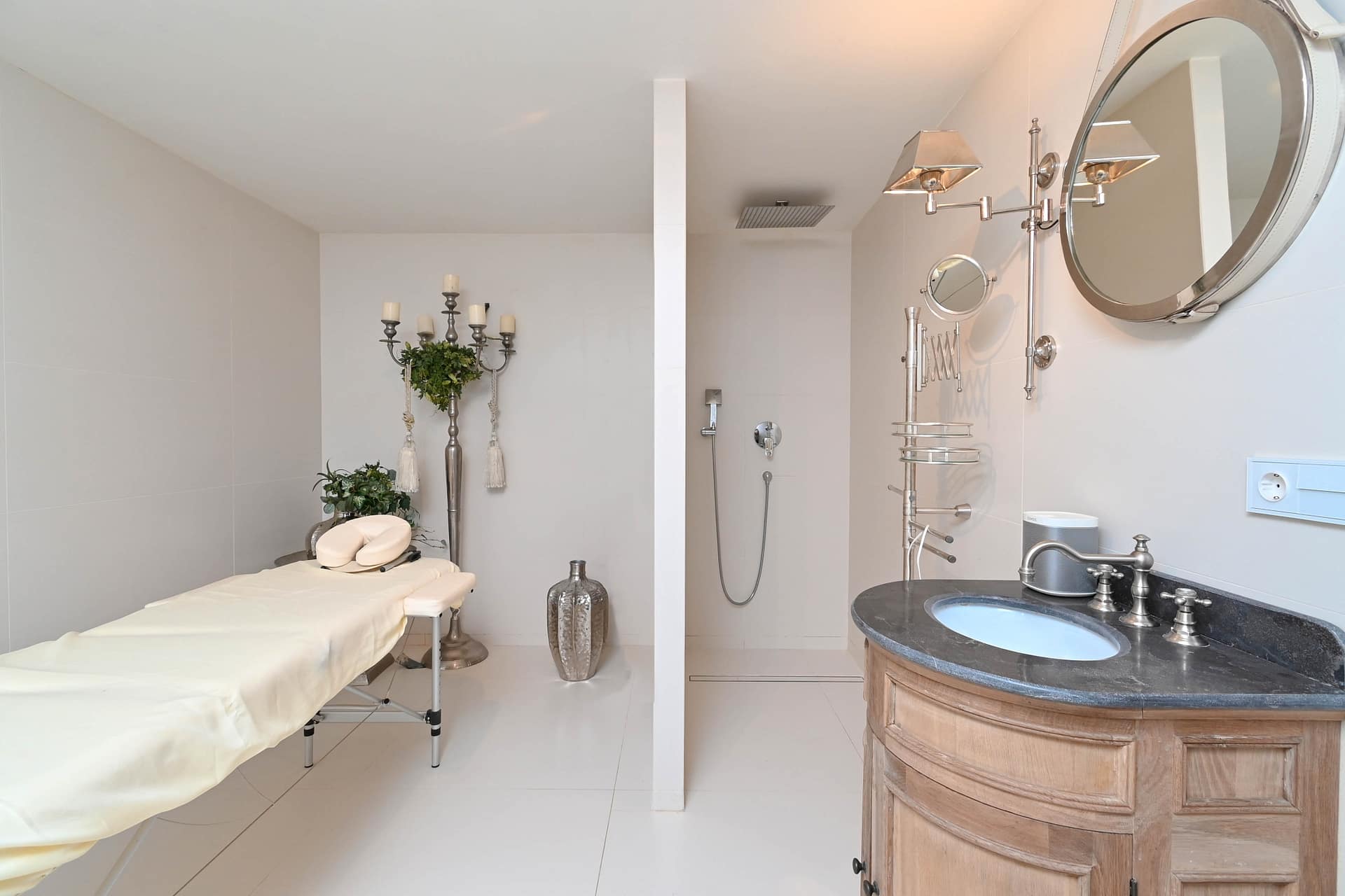 Ultieme strandvilla direct aan het strand in Moraira