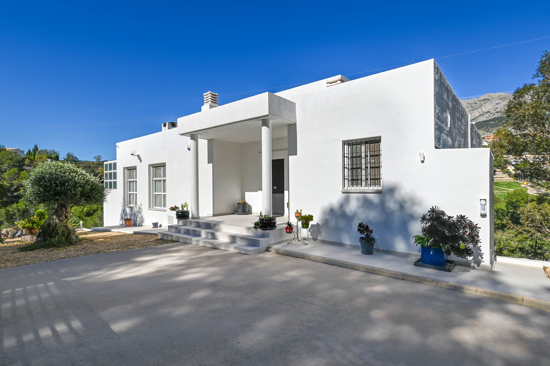 DP-70-TAALT2785-1 Gerenoveerde luxe villa aan de golfbaan in Altea