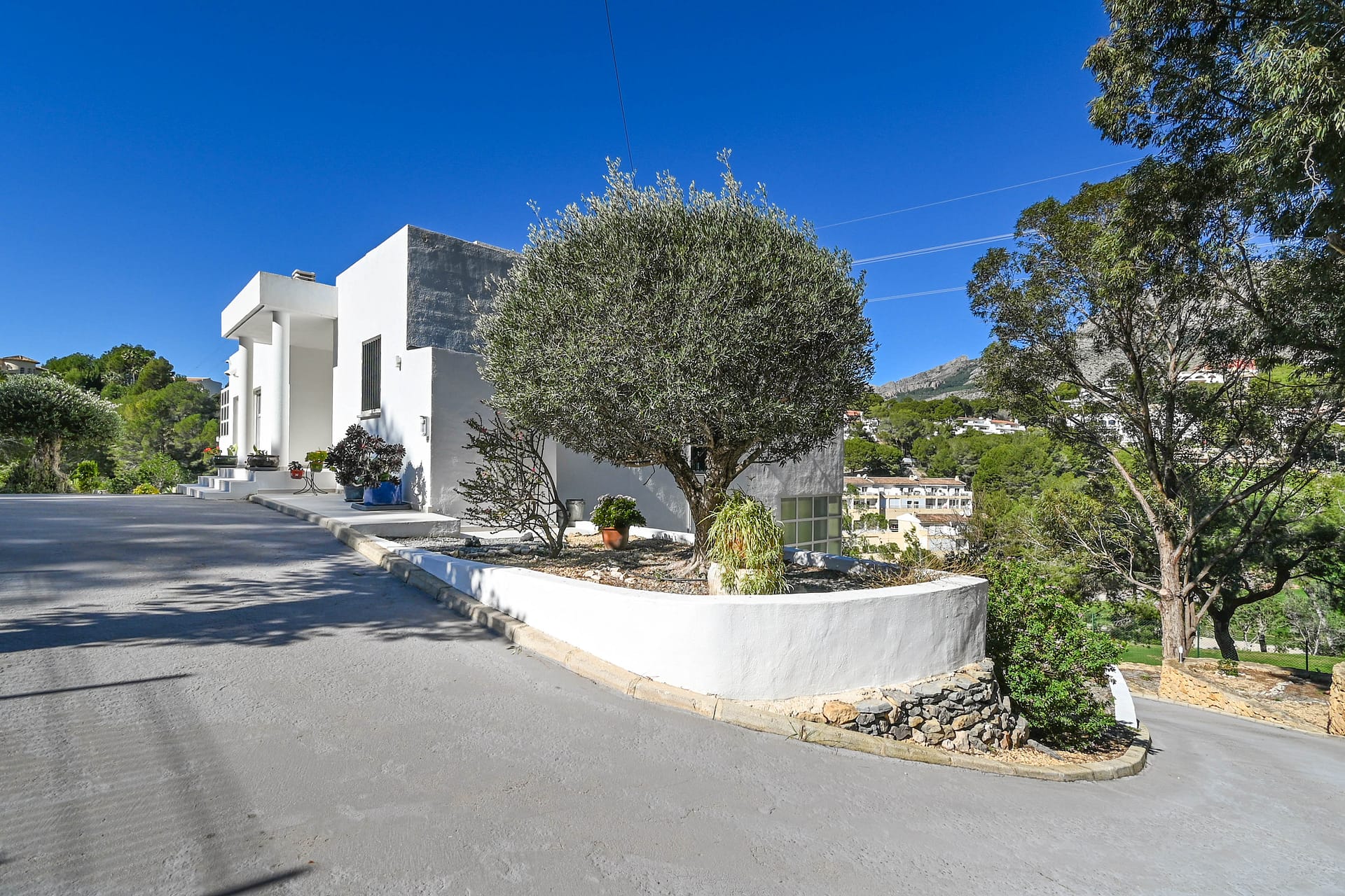 DP-70-TAALT2785-27 Gerenoveerde luxe villa aan de golfbaan in Altea
