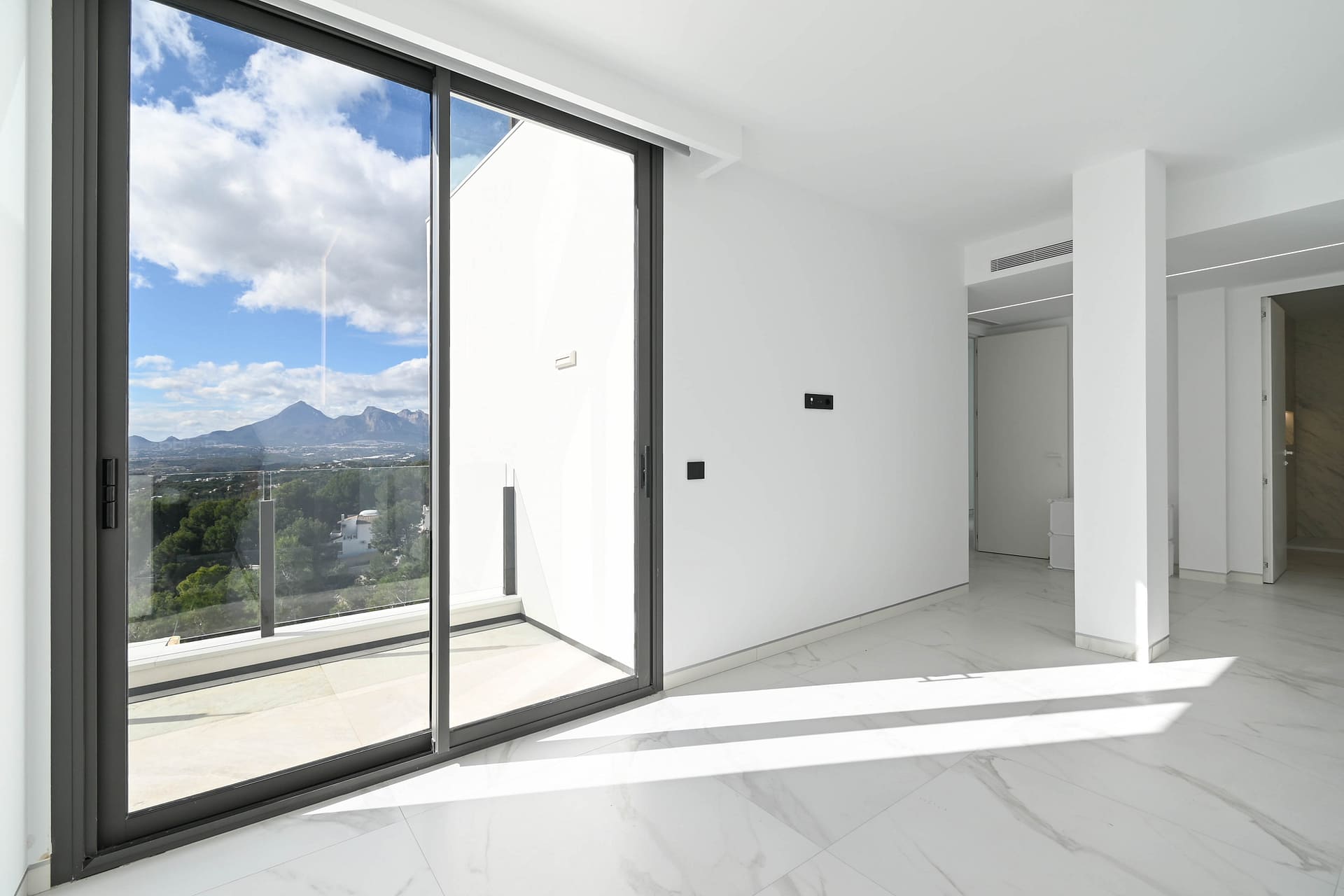 Uitzonderlijke nieuwbouwvilla met panoramisch zeezicht in Altea