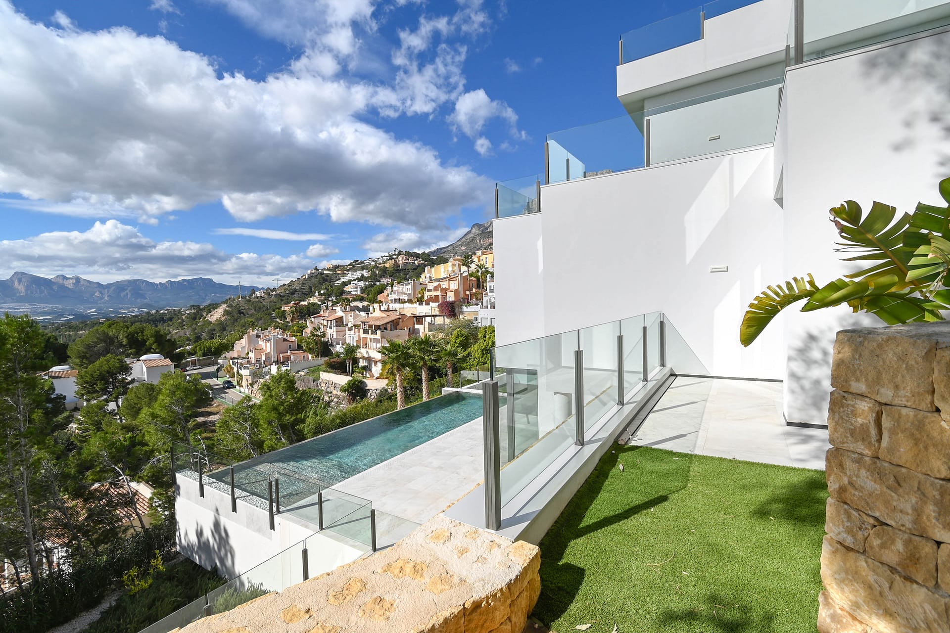 Uitzonderlijke nieuwbouwvilla met panoramisch zeezicht in Altea