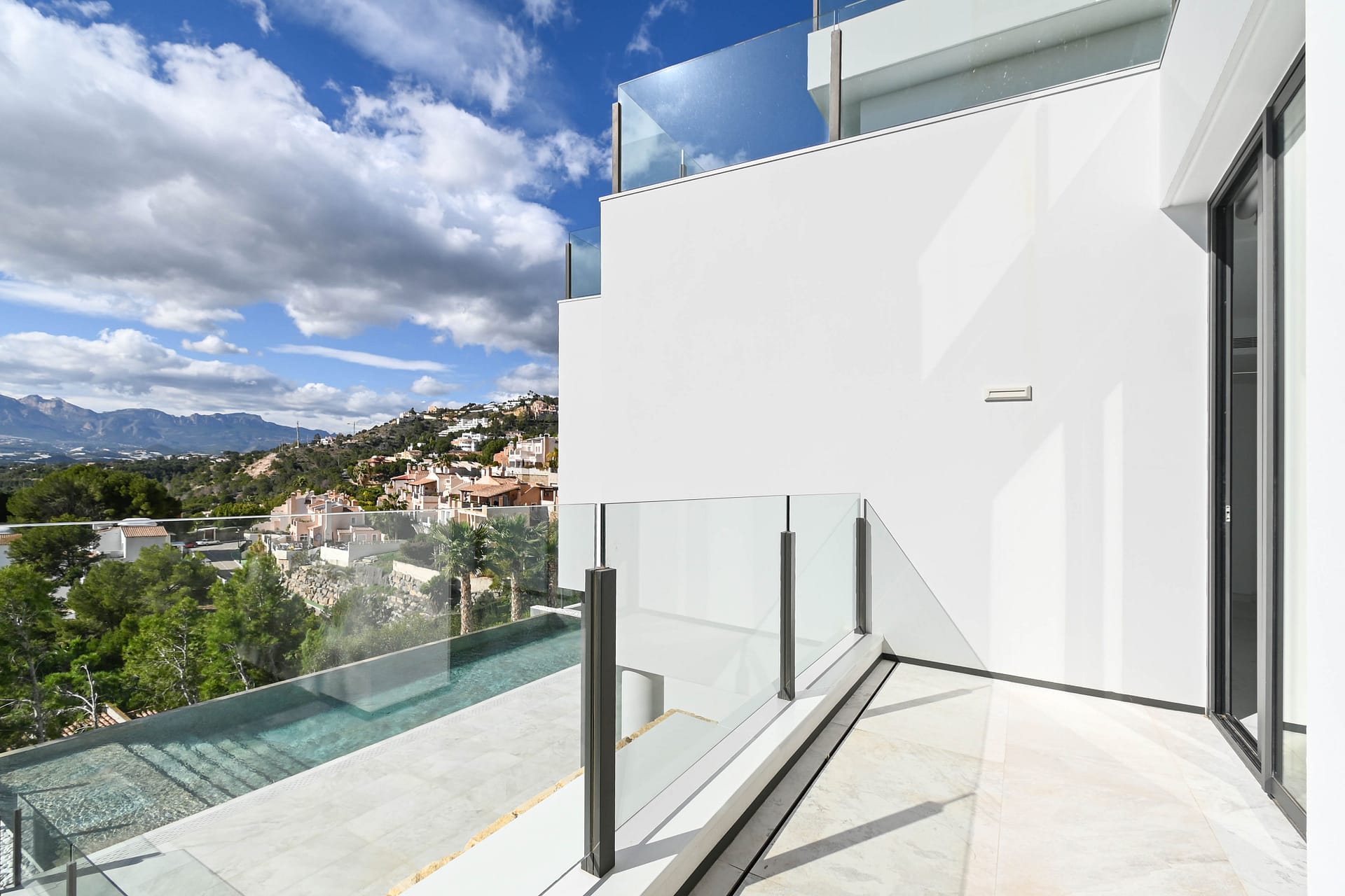 Uitzonderlijke nieuwbouwvilla met panoramisch zeezicht in Altea