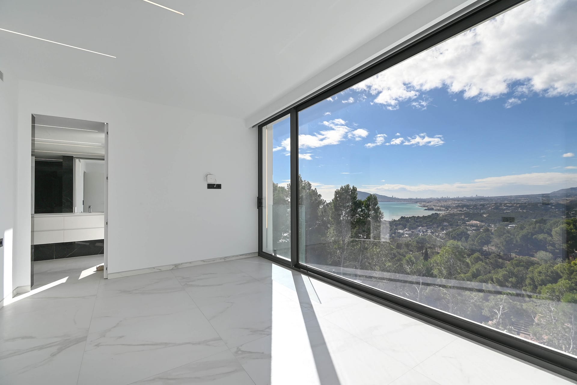 Uitzonderlijke nieuwbouwvilla met panoramisch zeezicht in Altea