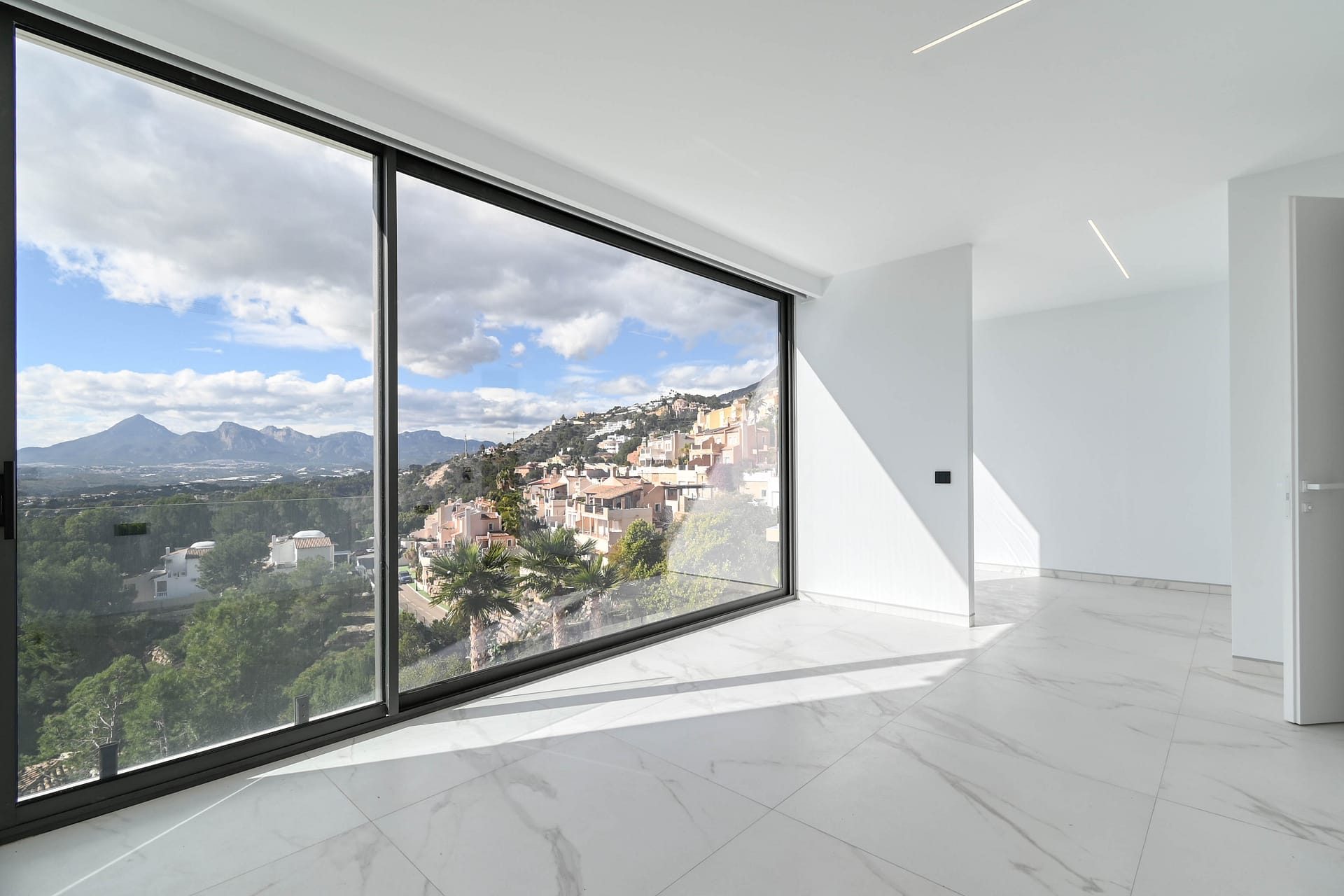 Uitzonderlijke nieuwbouwvilla met panoramisch zeezicht in Altea