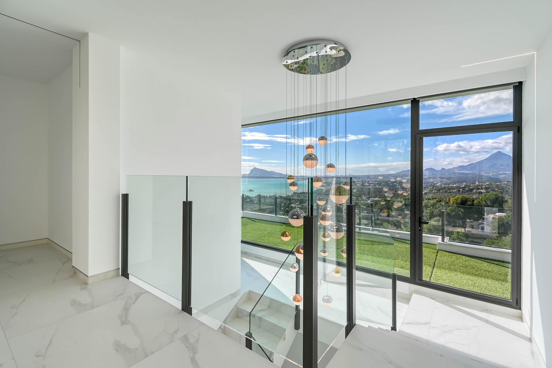 Uitzonderlijke nieuwbouwvilla met panoramisch zeezicht in Altea