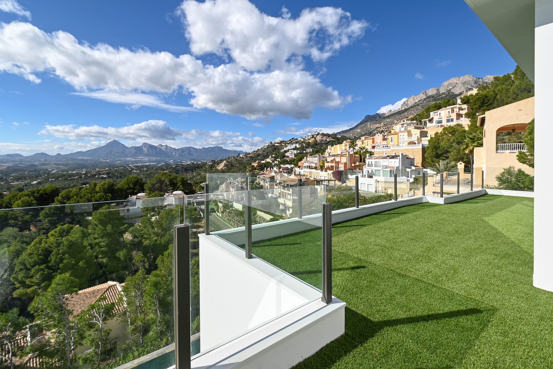 Uitzonderlijke nieuwbouwvilla met panoramisch zeezicht in Altea
