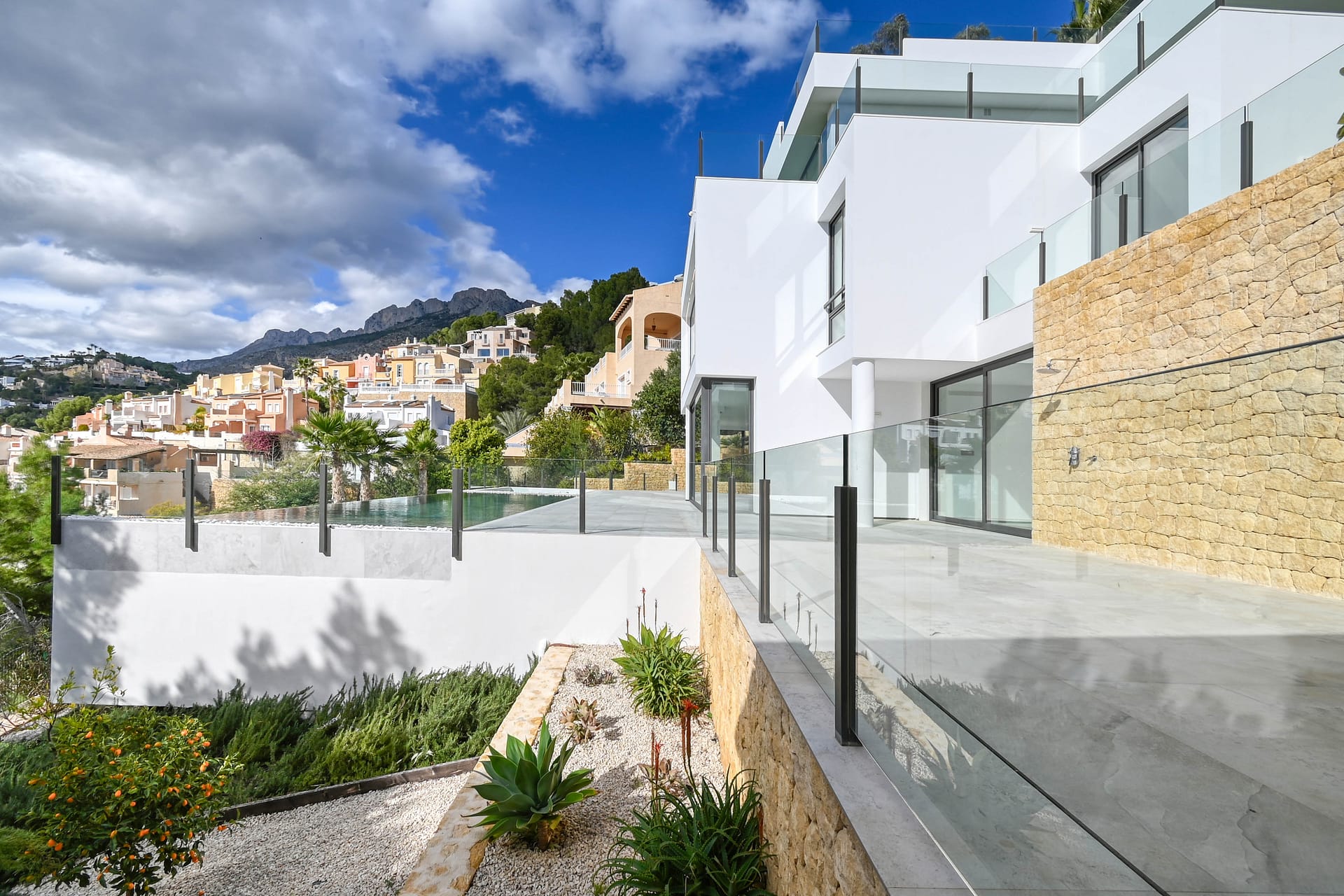 Uitzonderlijke nieuwbouwvilla met panoramisch zeezicht in Altea