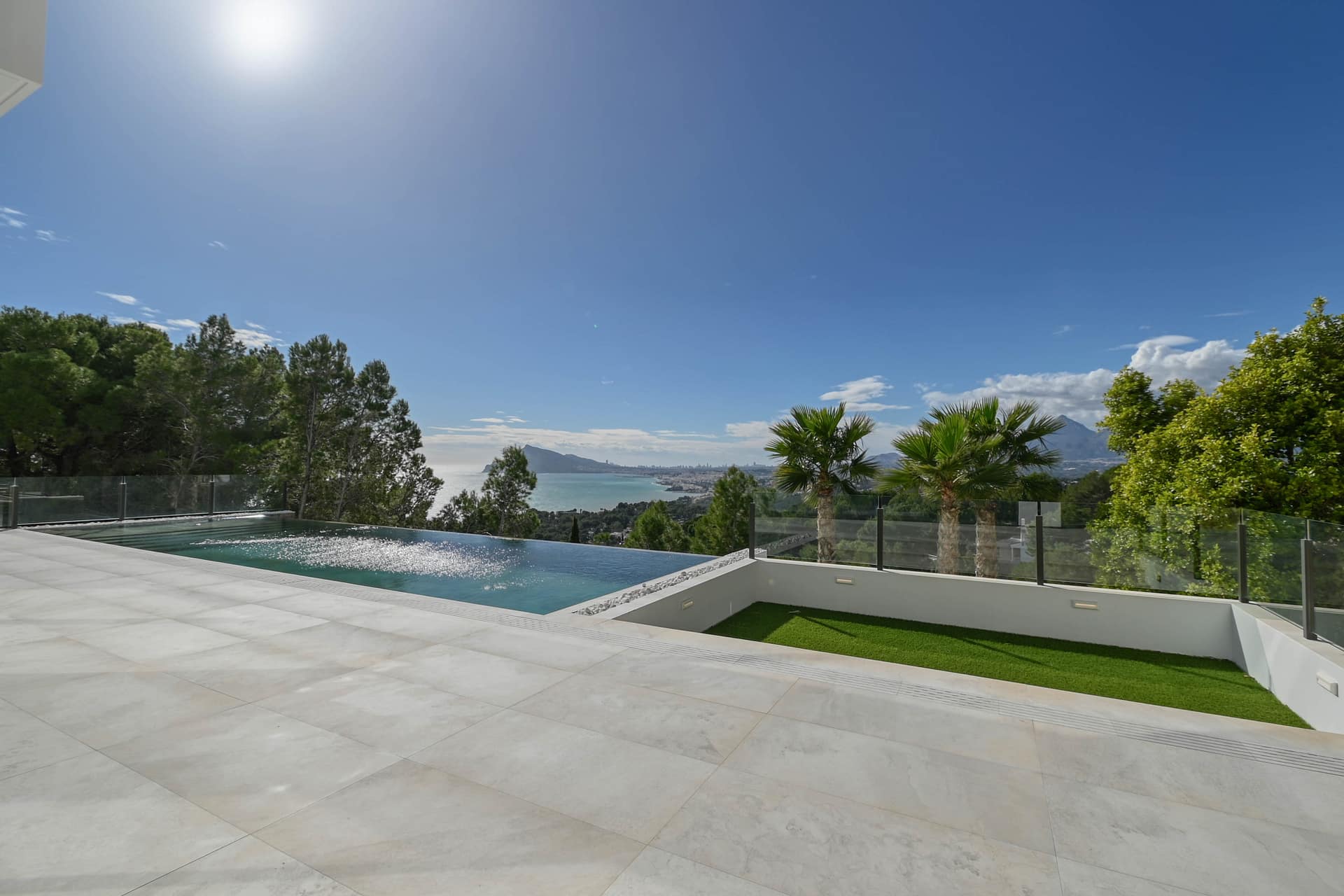 Uitzonderlijke nieuwbouwvilla met panoramisch zeezicht in Altea