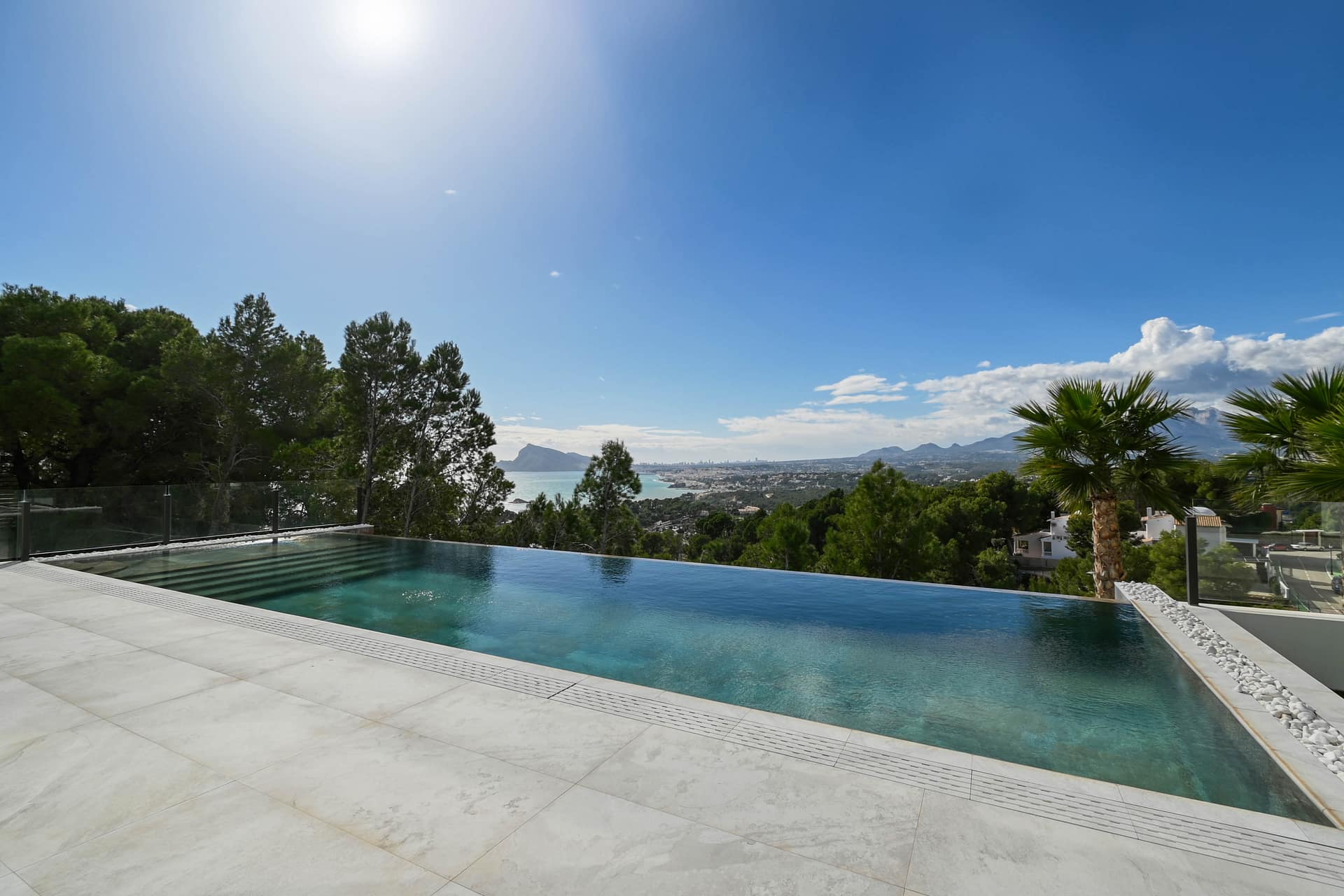 Uitzonderlijke nieuwbouwvilla met panoramisch zeezicht in Altea