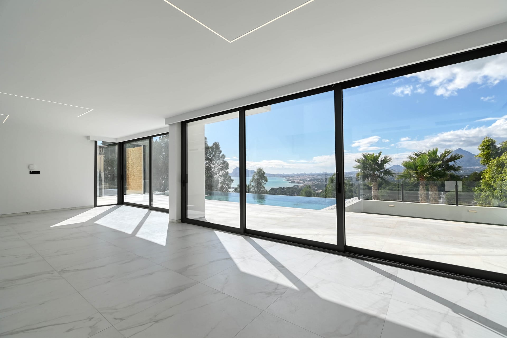 Uitzonderlijke nieuwbouwvilla met panoramisch zeezicht in Altea