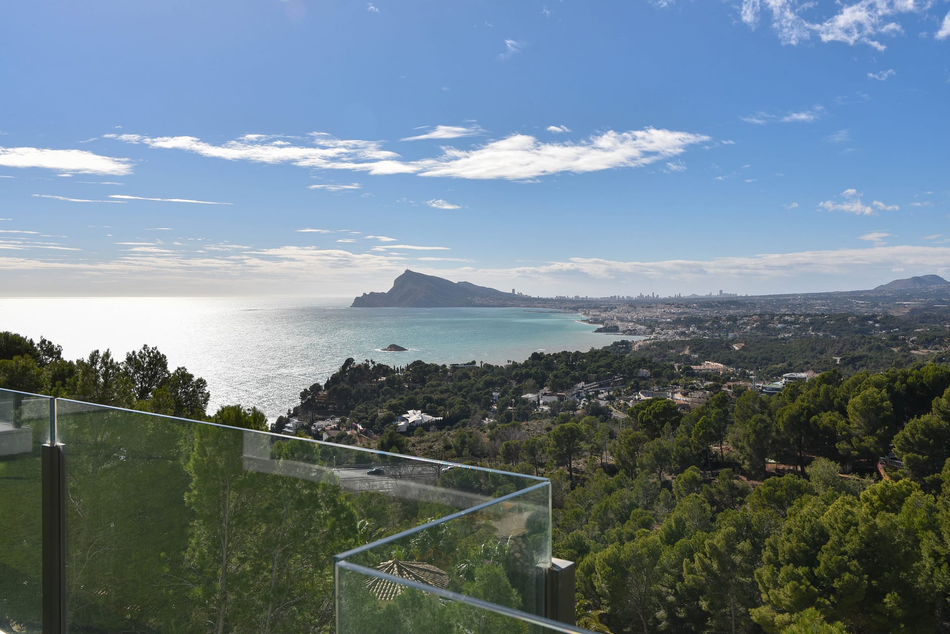 Uitzonderlijke nieuwbouwvilla met panoramisch zeezicht in Altea