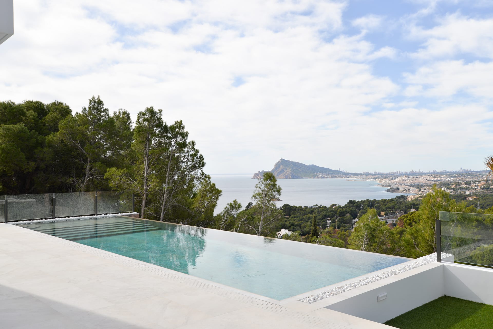 Uitzonderlijke nieuwbouwvilla met panoramisch zeezicht in Altea