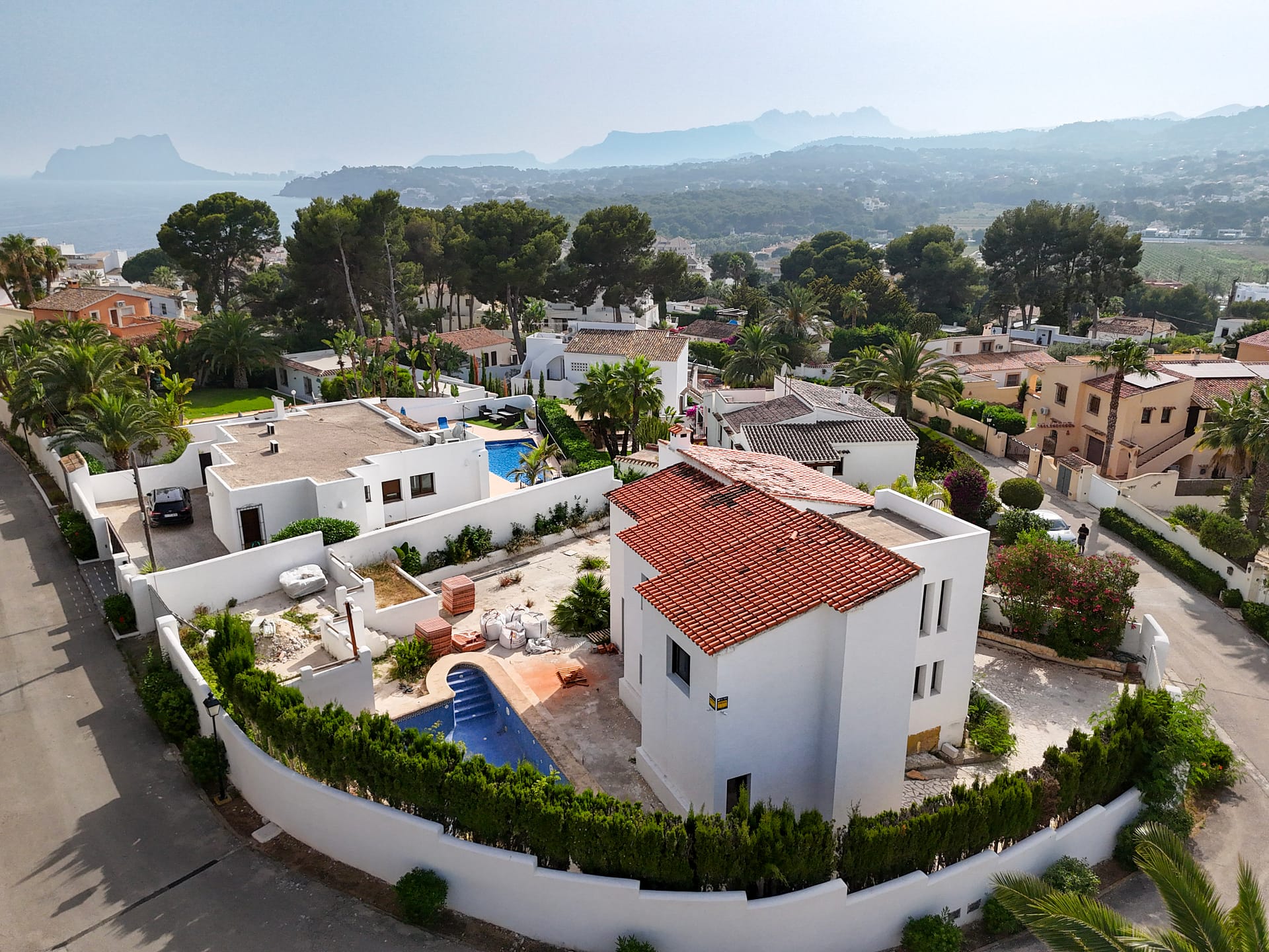 Volledig gerenoveerde villa in aanbouw op toplocatie in Moraira