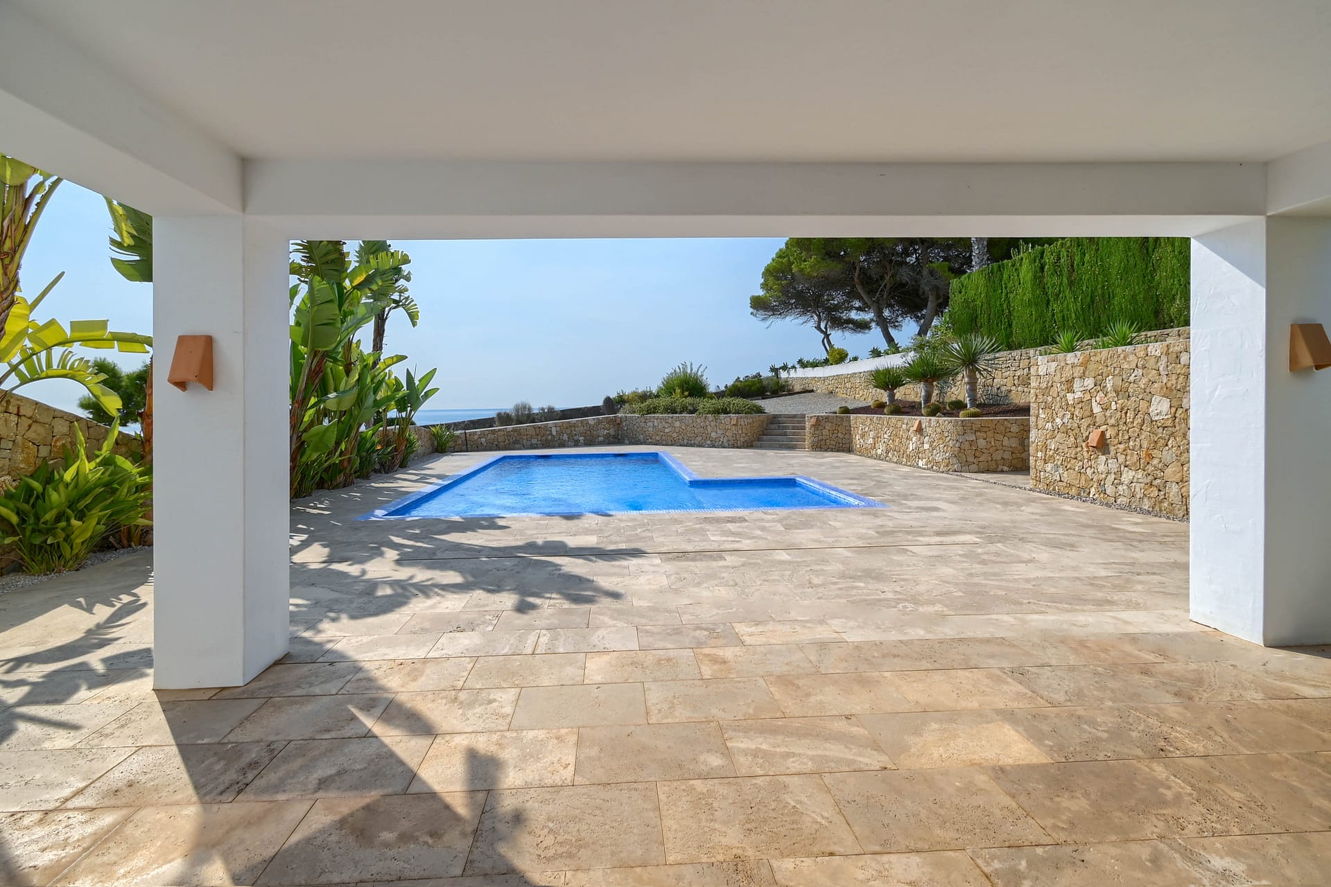 DP-70-TAMOR1564-30 Schitterende unieke eerste lijns villa met lift in Moraira