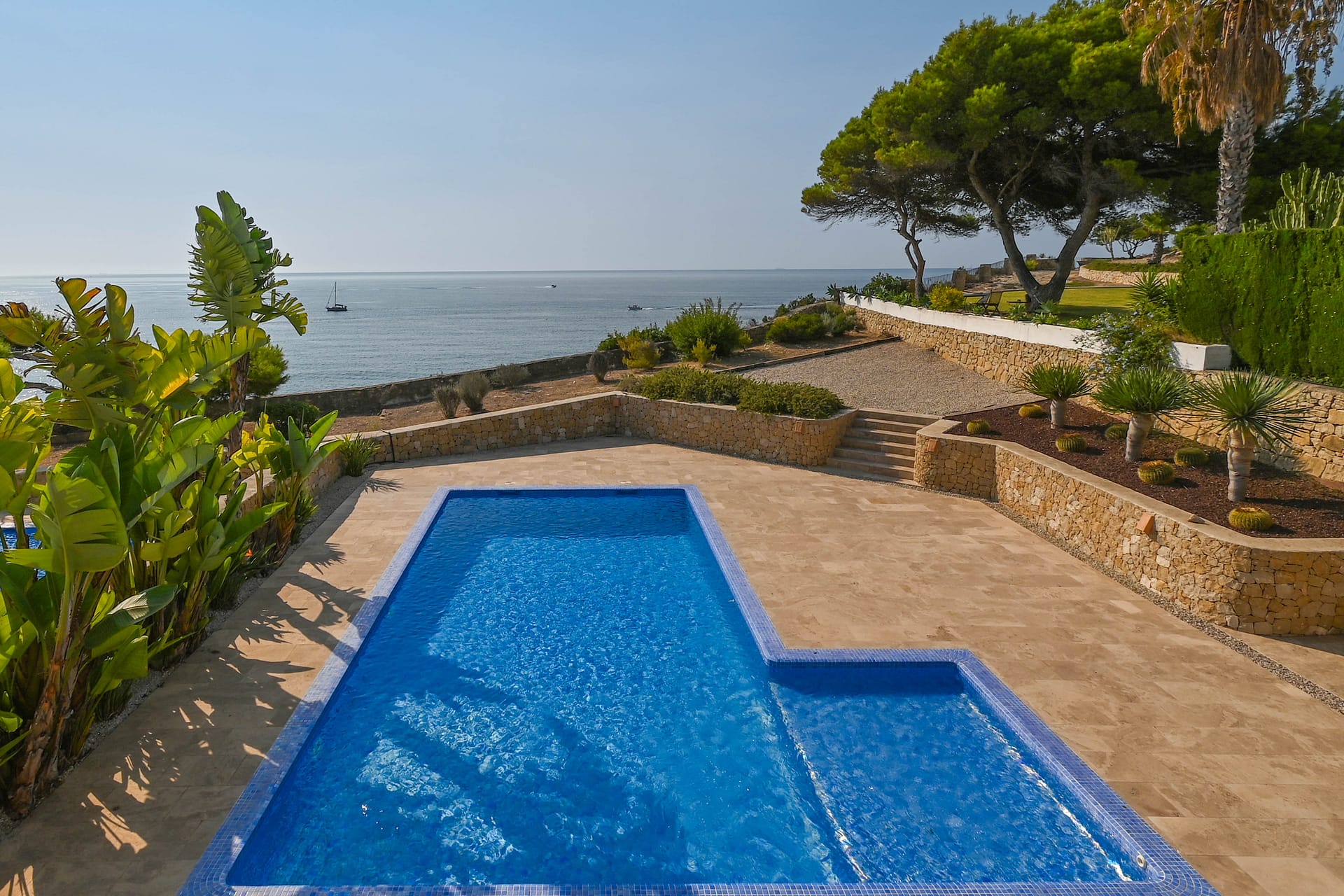 DP-70-TAMOR1564-33 Schitterende unieke eerste lijns villa met lift in Moraira
